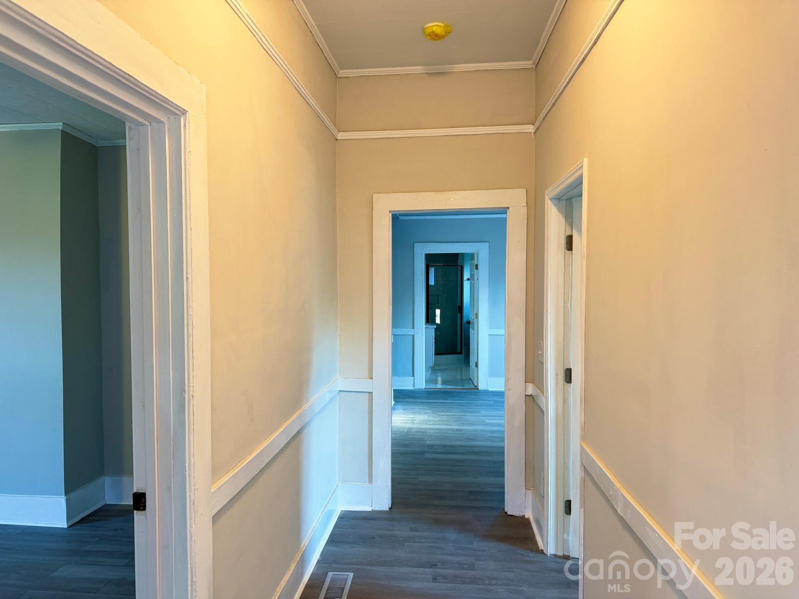Entrance hall - 510 Leslie Street, Chester