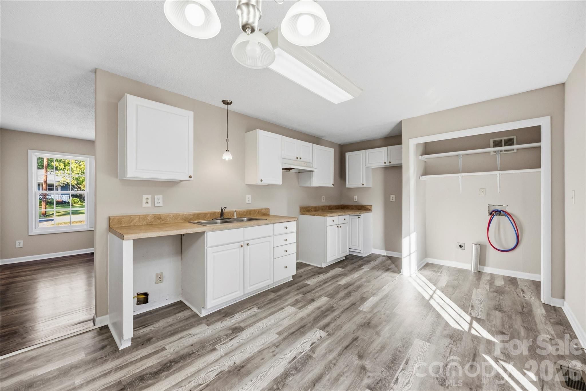 Single Family Residence at 211 Morris Street, Kings Mountain, photo 5 of 24