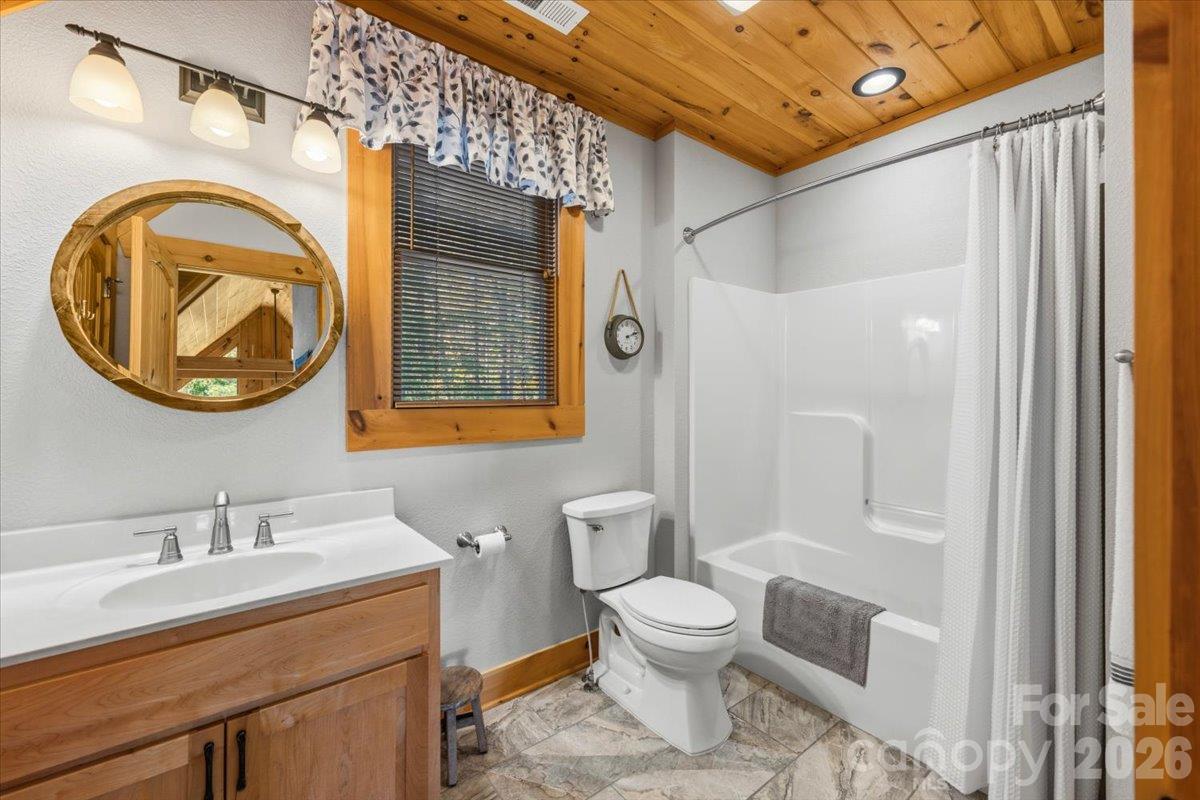 Full Bathroom Upstairs - 1016 Horizon Trail, Nebo