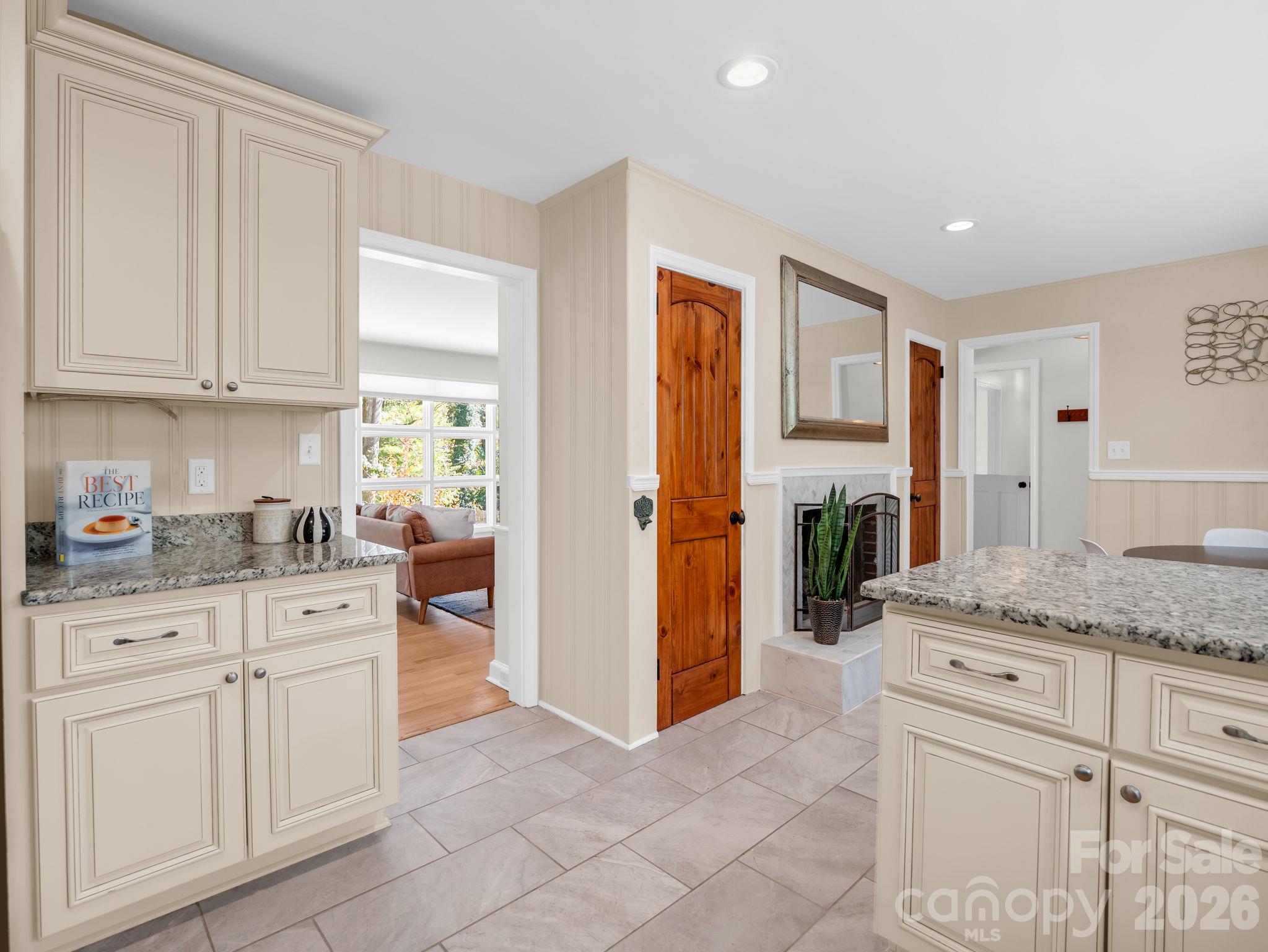 Single Family Residence at 2 Bevlyn Drive, Asheville, photo 12 of 93