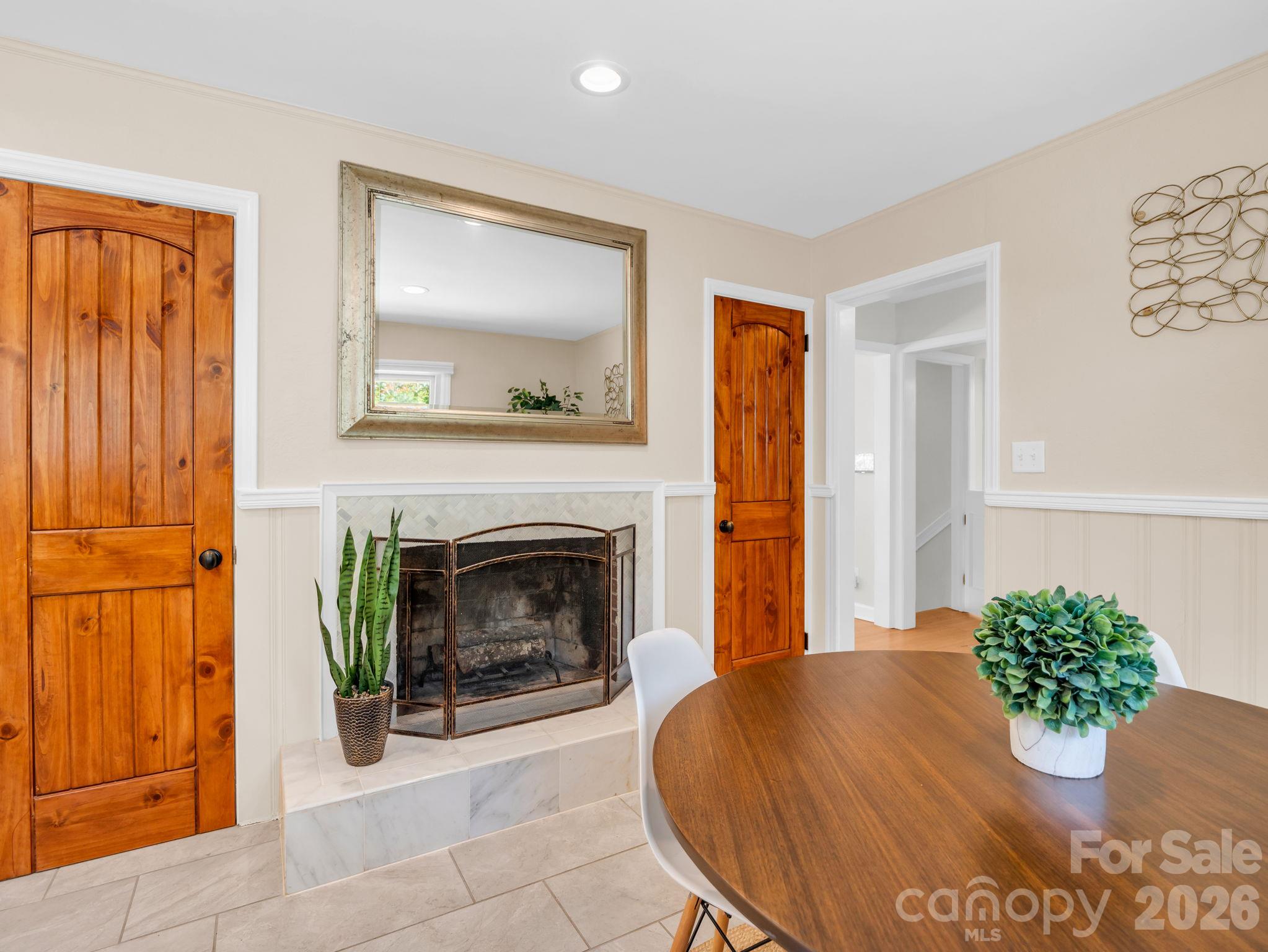 Single Family Residence at 2 Bevlyn Drive, Asheville, photo 18 of 93