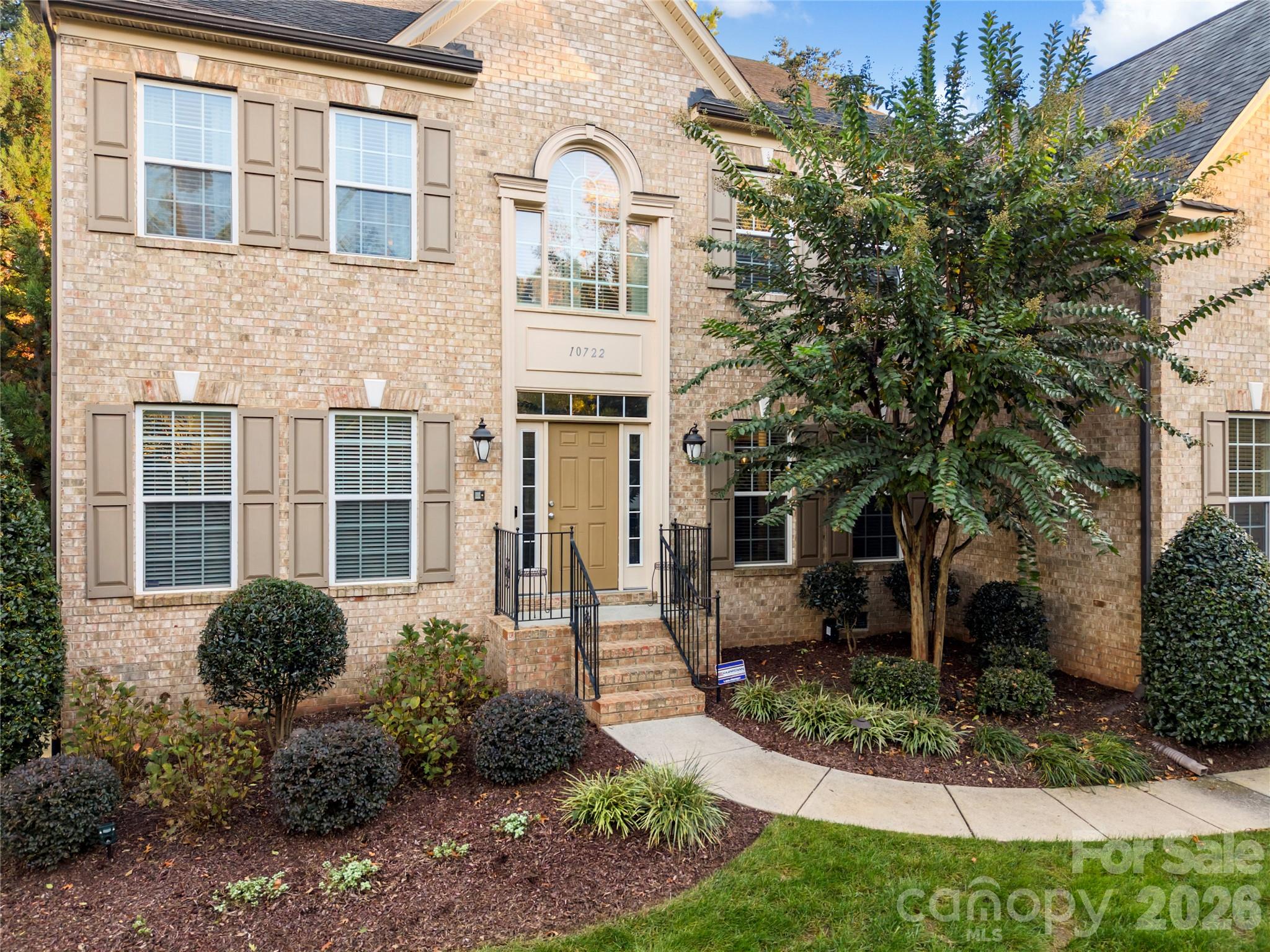 Single Family Residence at 10722 Drake Hill Drive, Huntersville, photo 2 of 46