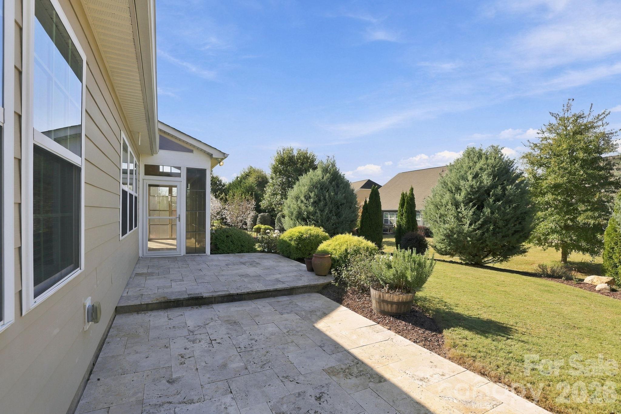 Travertine patio - 3103 Arches Bluff Circle, Lancaster