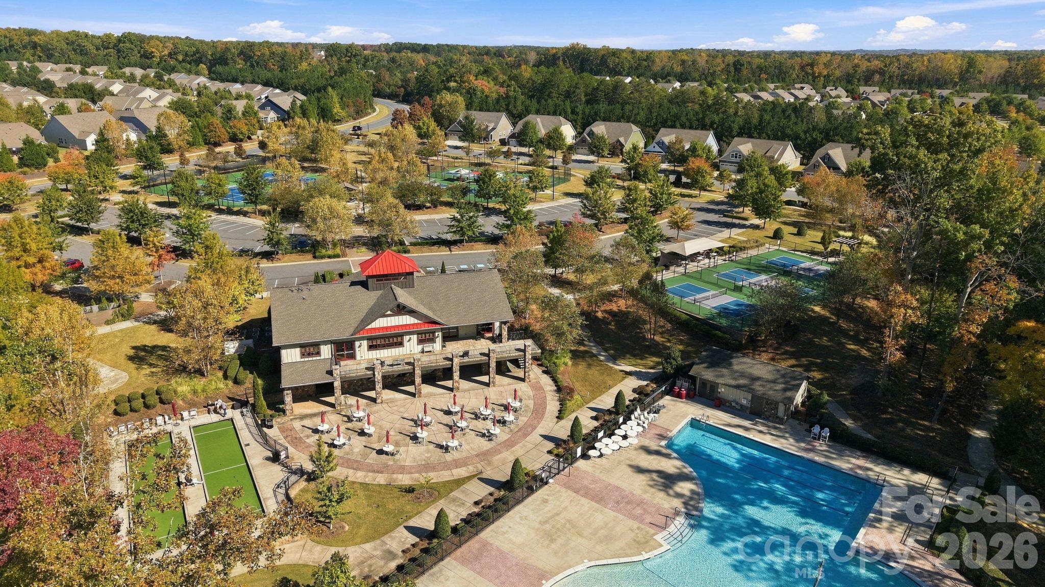 Community pool - 3103 Arches Bluff Circle, Lancaster