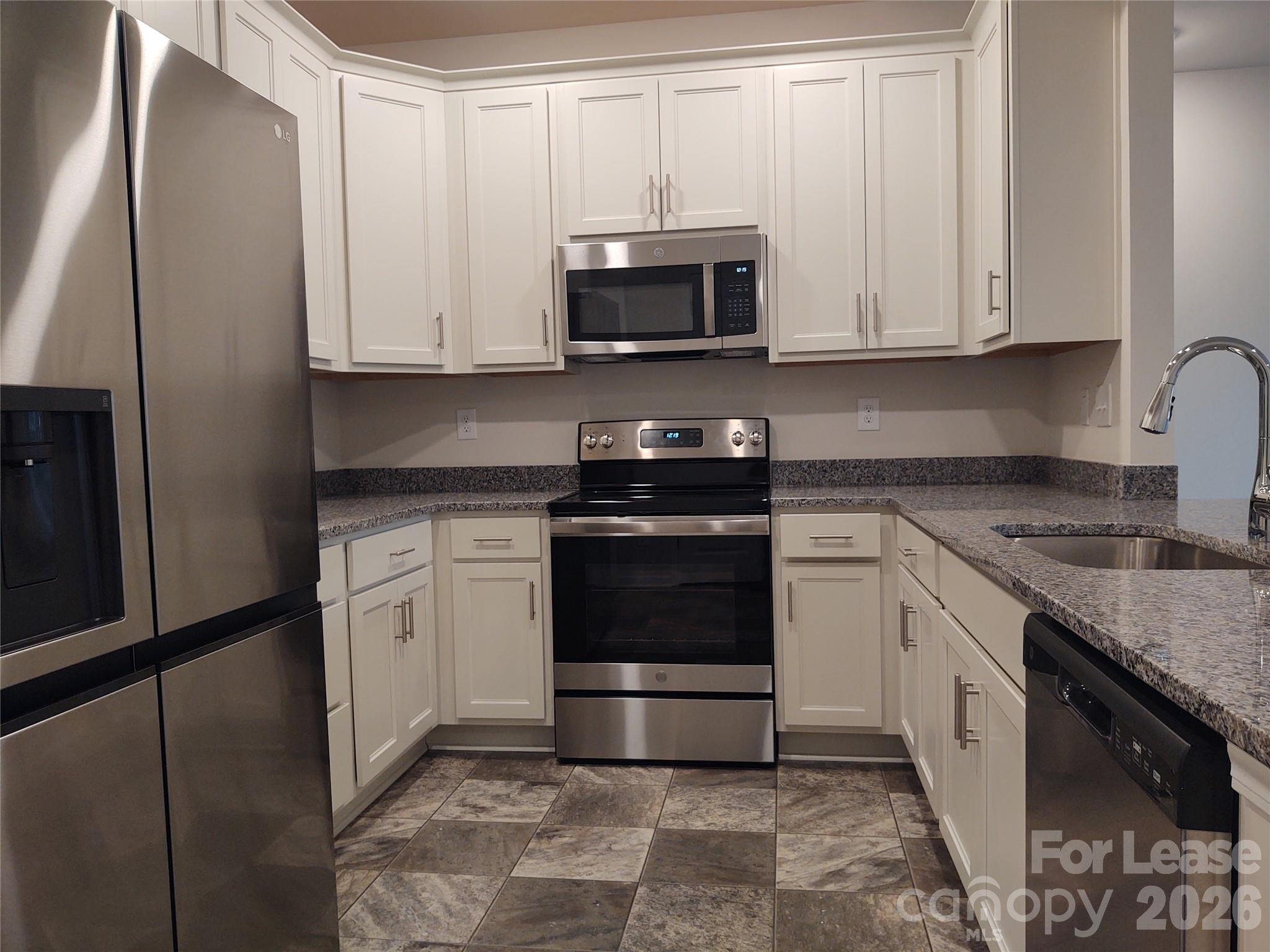 Single Family Residence at 1113 Verdigris Drive, Gastonia, photo 6 of 23