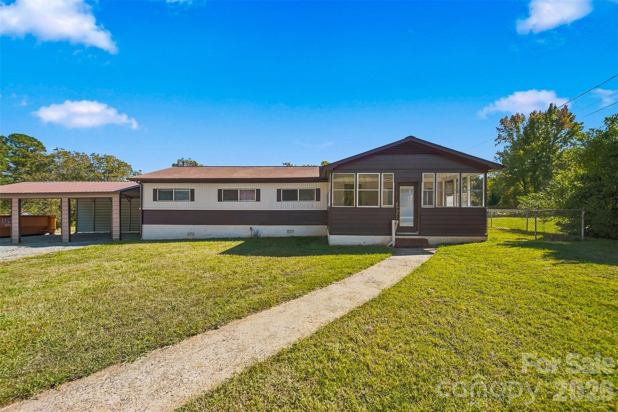 3BR 2 BA Doublewide - 1430 25th Street NE, Hickory
