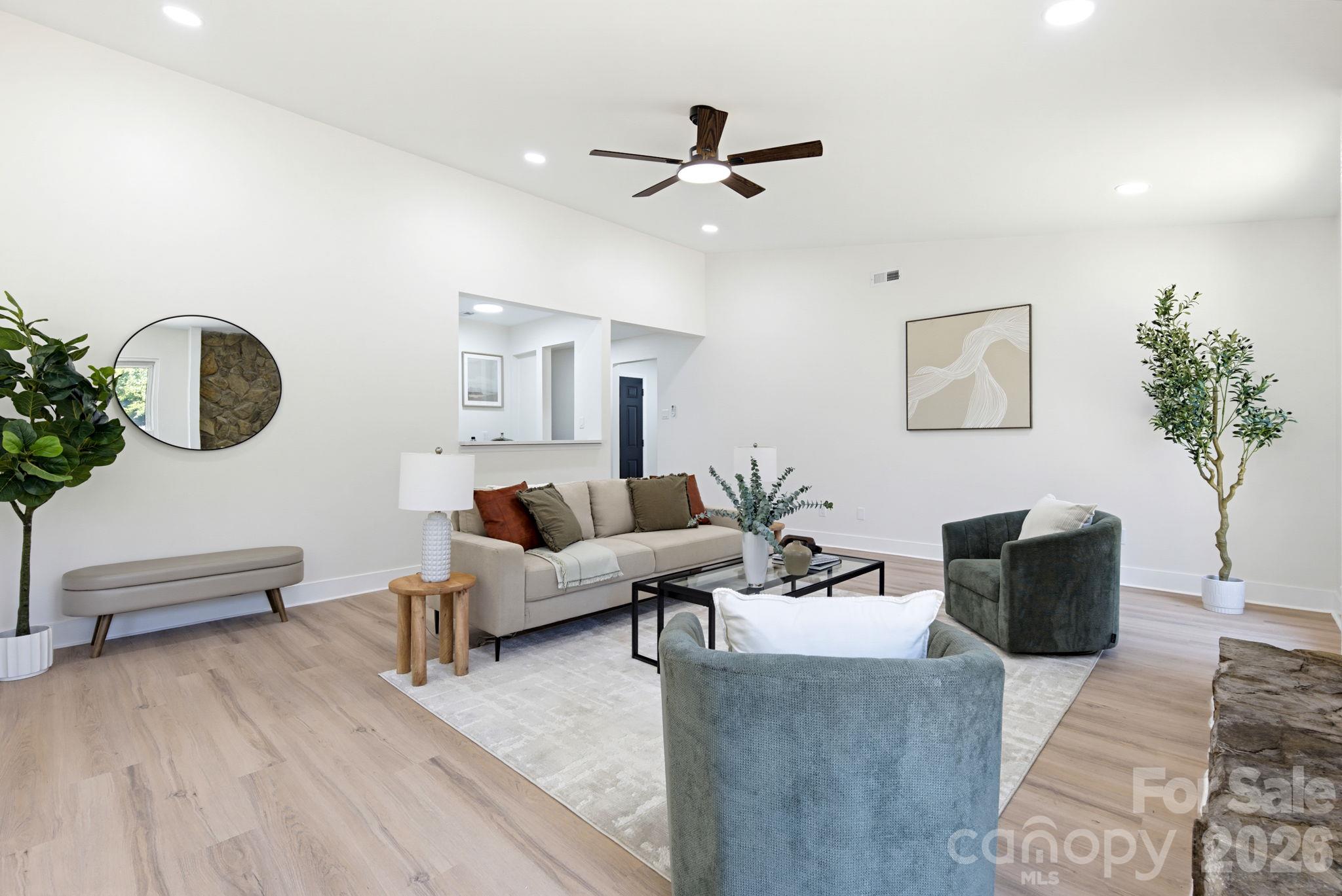 Single Family Residence at 7532 Eastbourne Road, Charlotte, photo 5 of 27