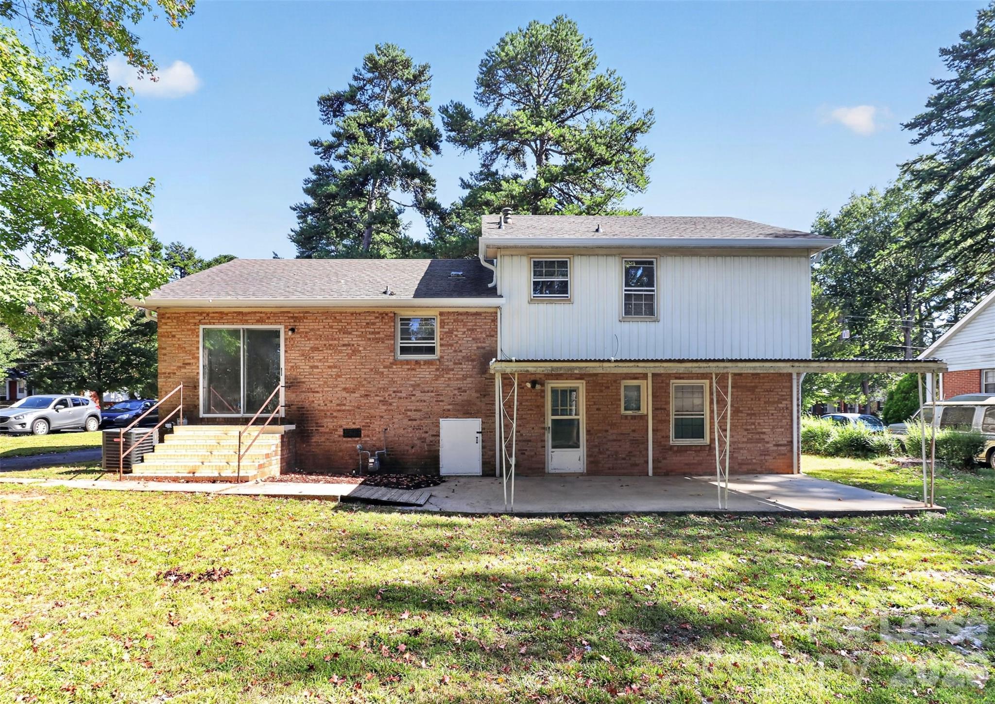 Single Family Residence at 5200 Amity Place, Charlotte, photo 4 of 18
