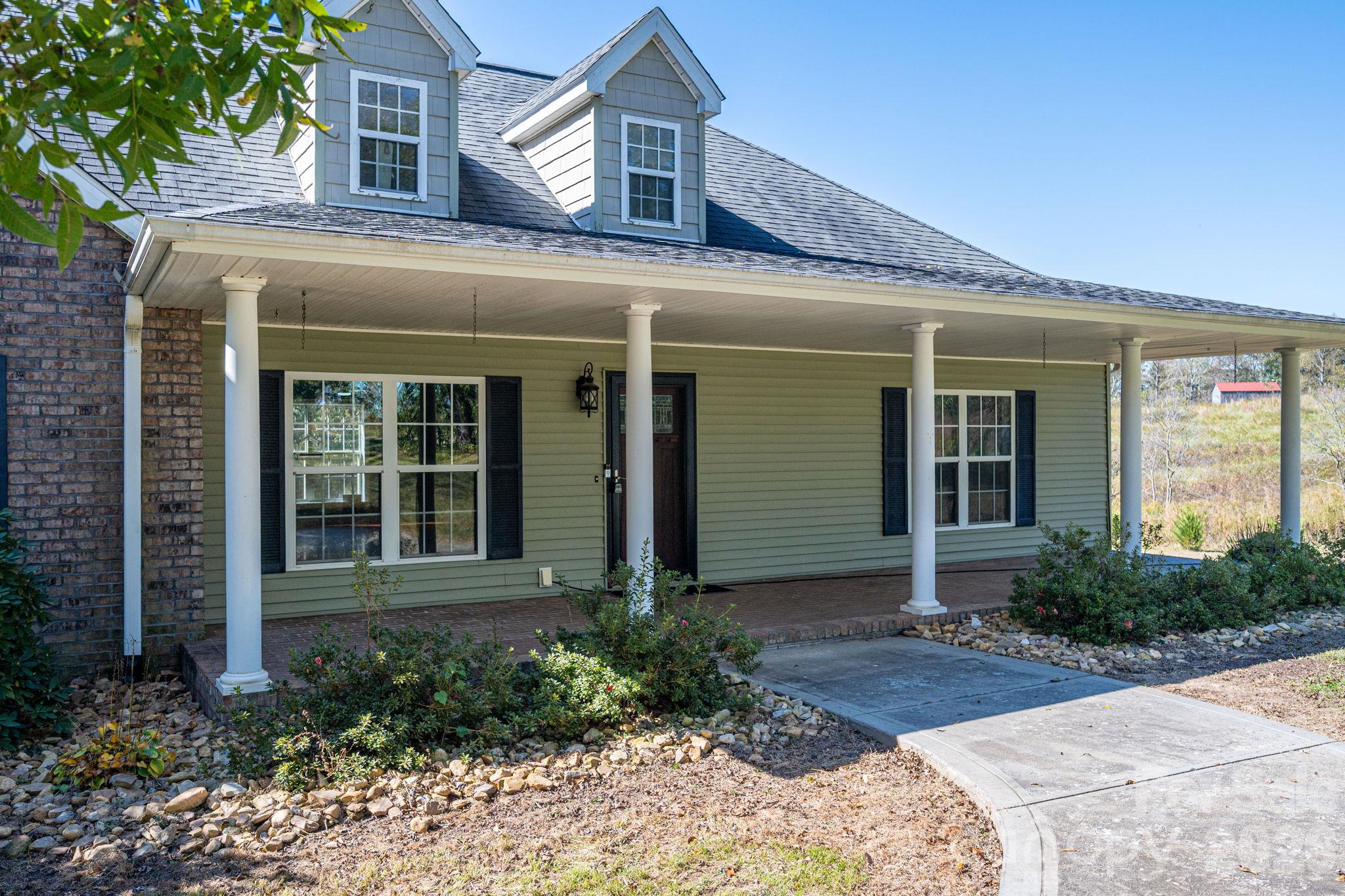 Single Family Residence at 839 Casar Belwood Road, Lawndale, photo 9 of 46
