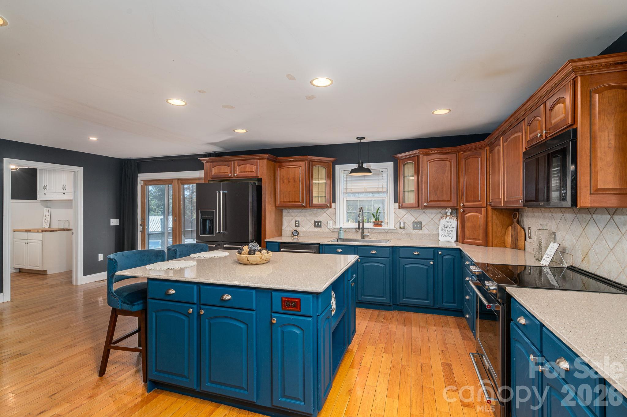 Single Family Residence at 839 Casar Belwood Road, Lawndale, photo 14 of 46