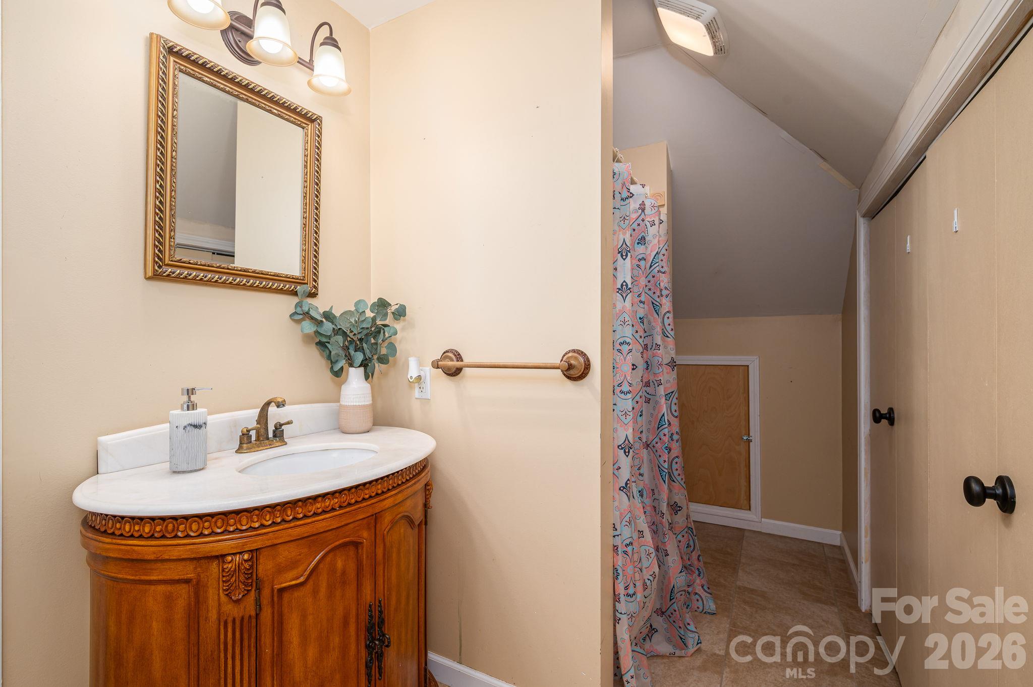 Single Family Residence at 839 Casar Belwood Road, Lawndale, photo 33 of 46