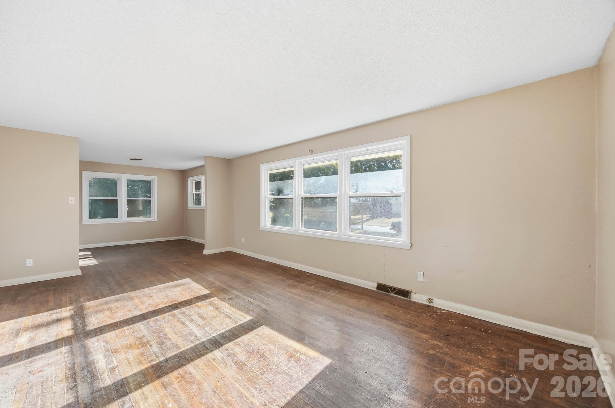 Single Family Residence at 1427 Westbrook Circle, Gastonia, photo 5 of 28