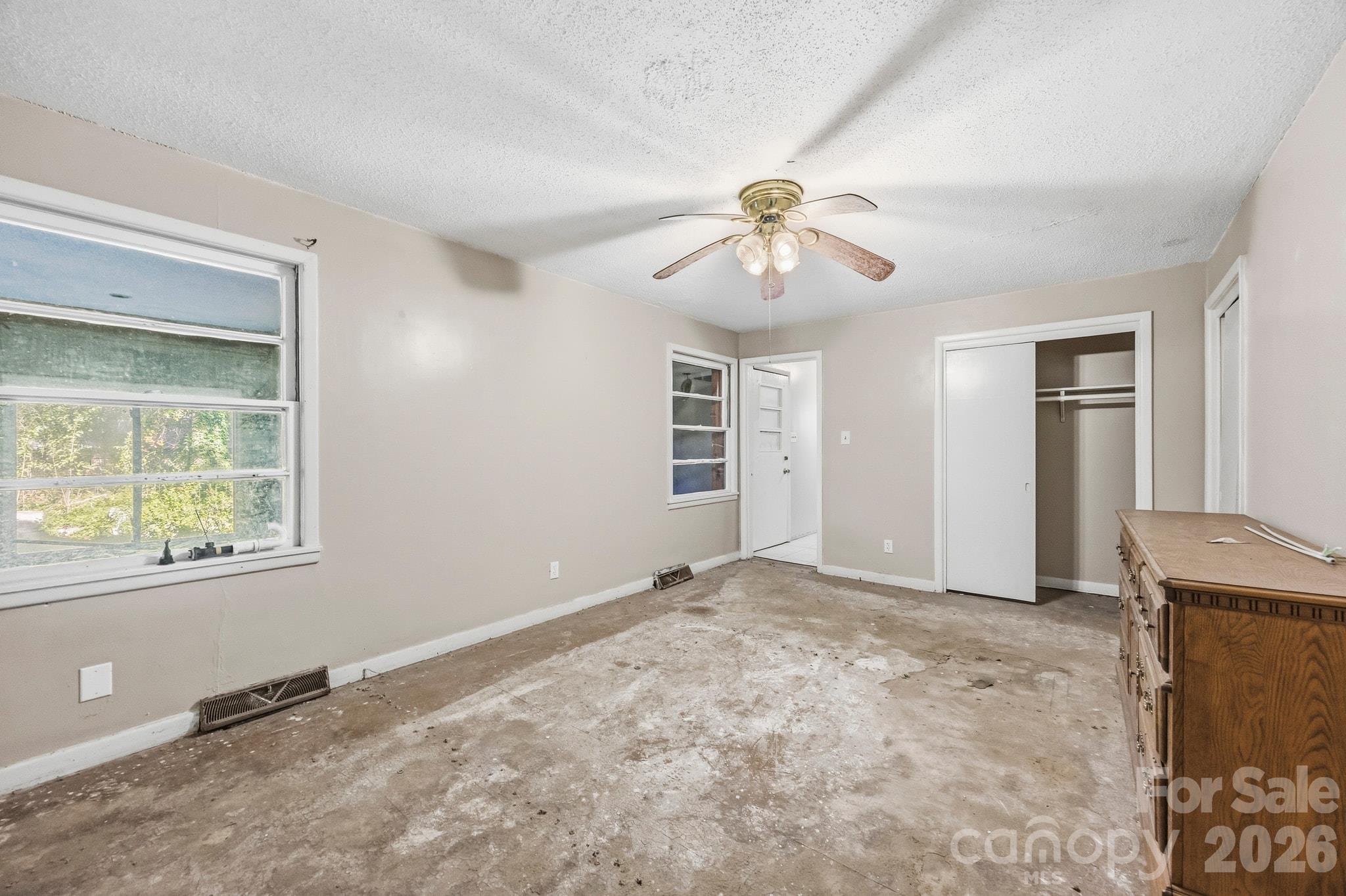 Single Family Residence at 1427 Westbrook Circle, Gastonia, photo 13 of 28