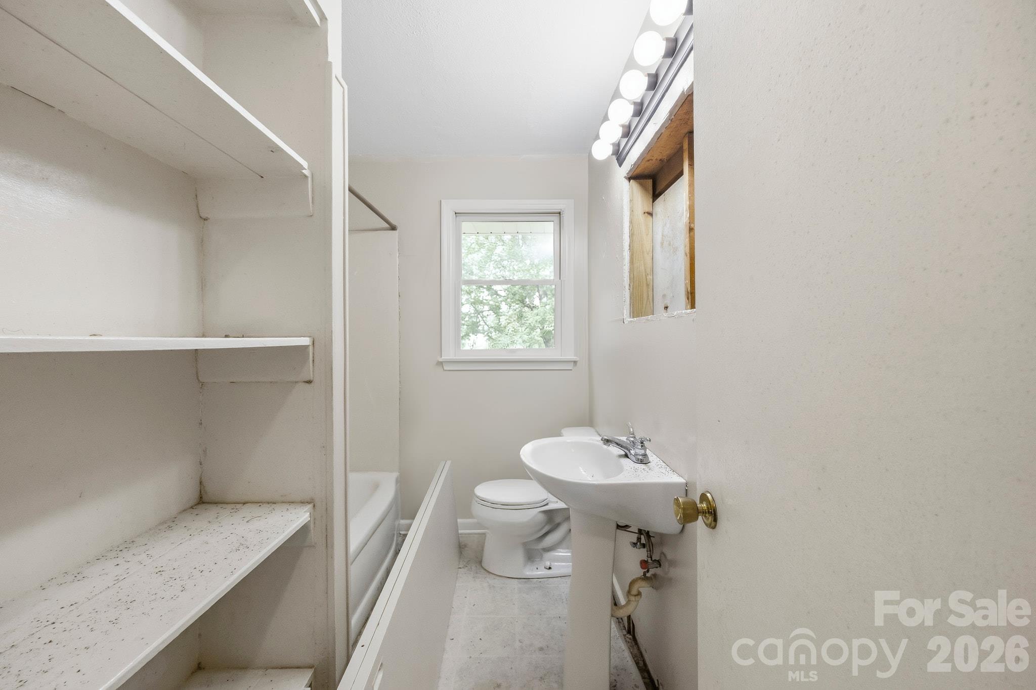 Single Family Residence at 1427 Westbrook Circle, Gastonia, photo 17 of 28