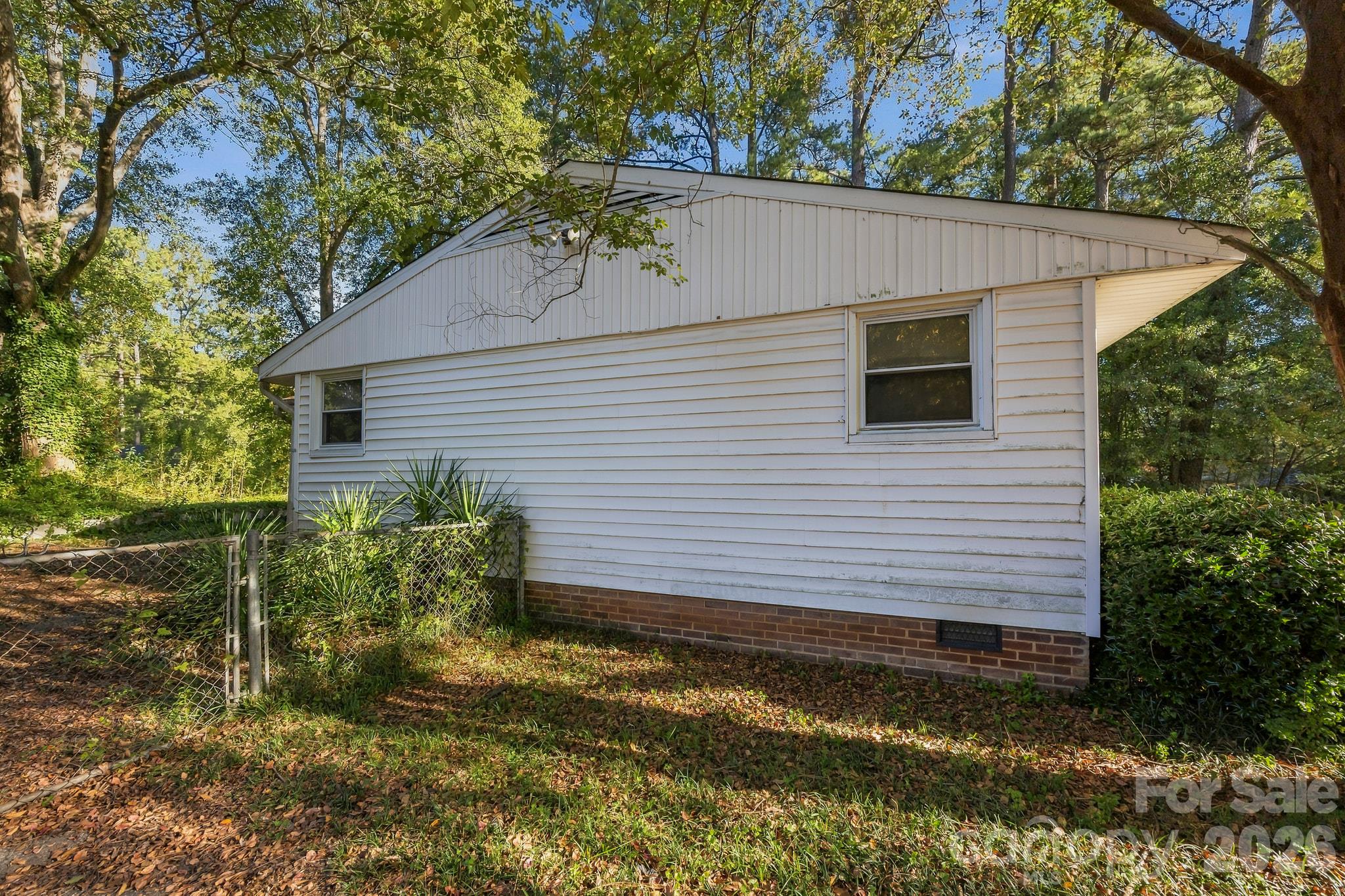 Single Family Residence at 1427 Westbrook Circle, Gastonia, photo 25 of 28