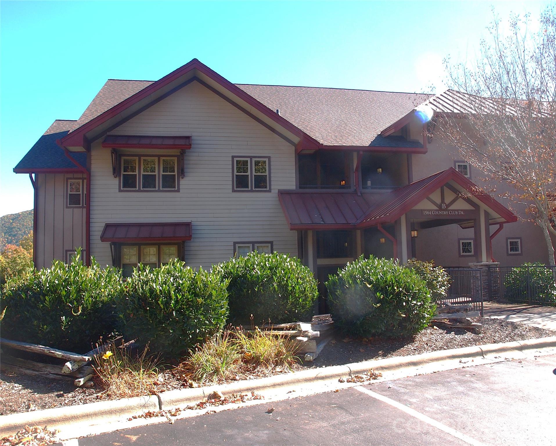 1564 Country Club Drive