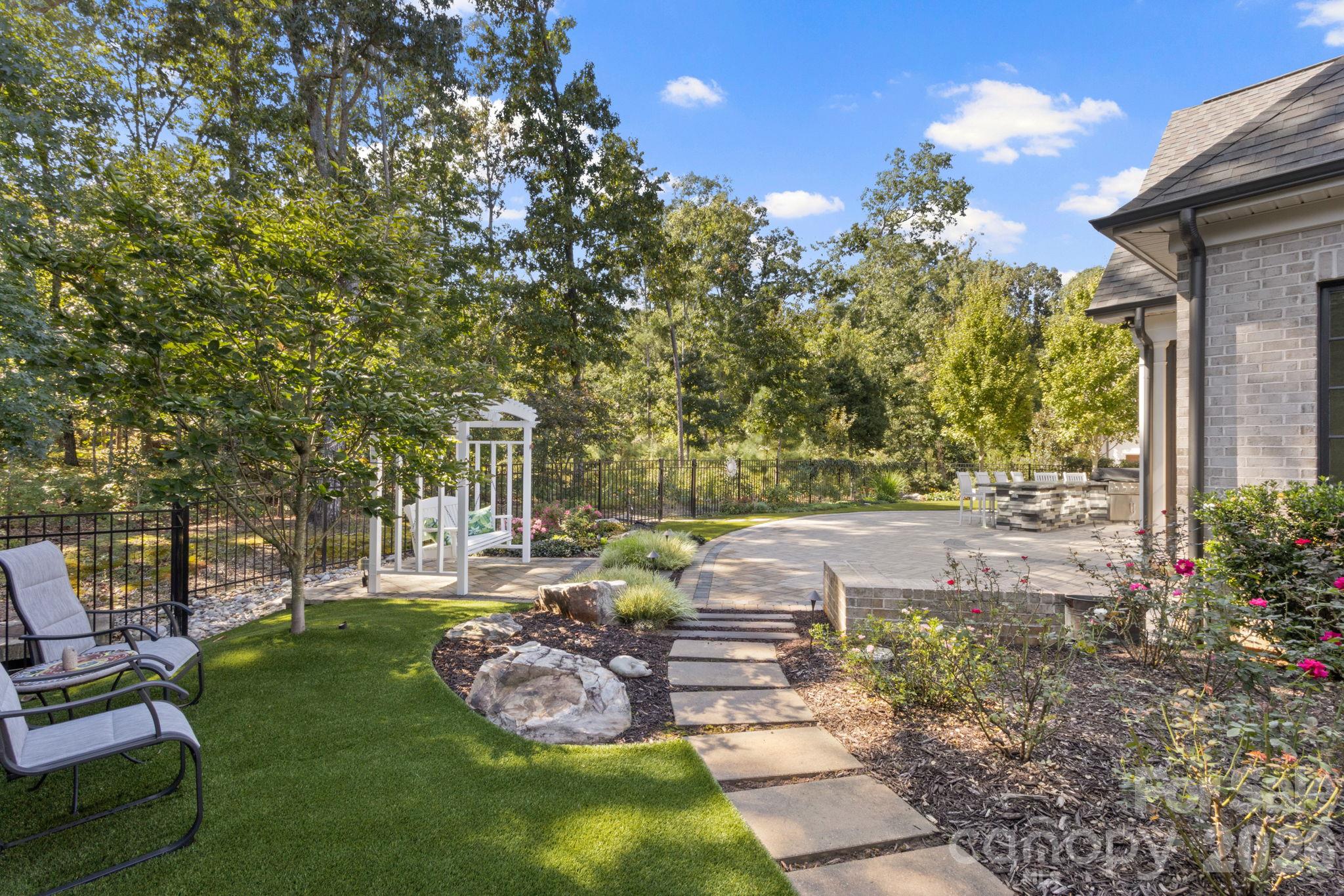 Single Family Residence at 116 Fernbank Court, Simpsonville, photo 36 of 48
