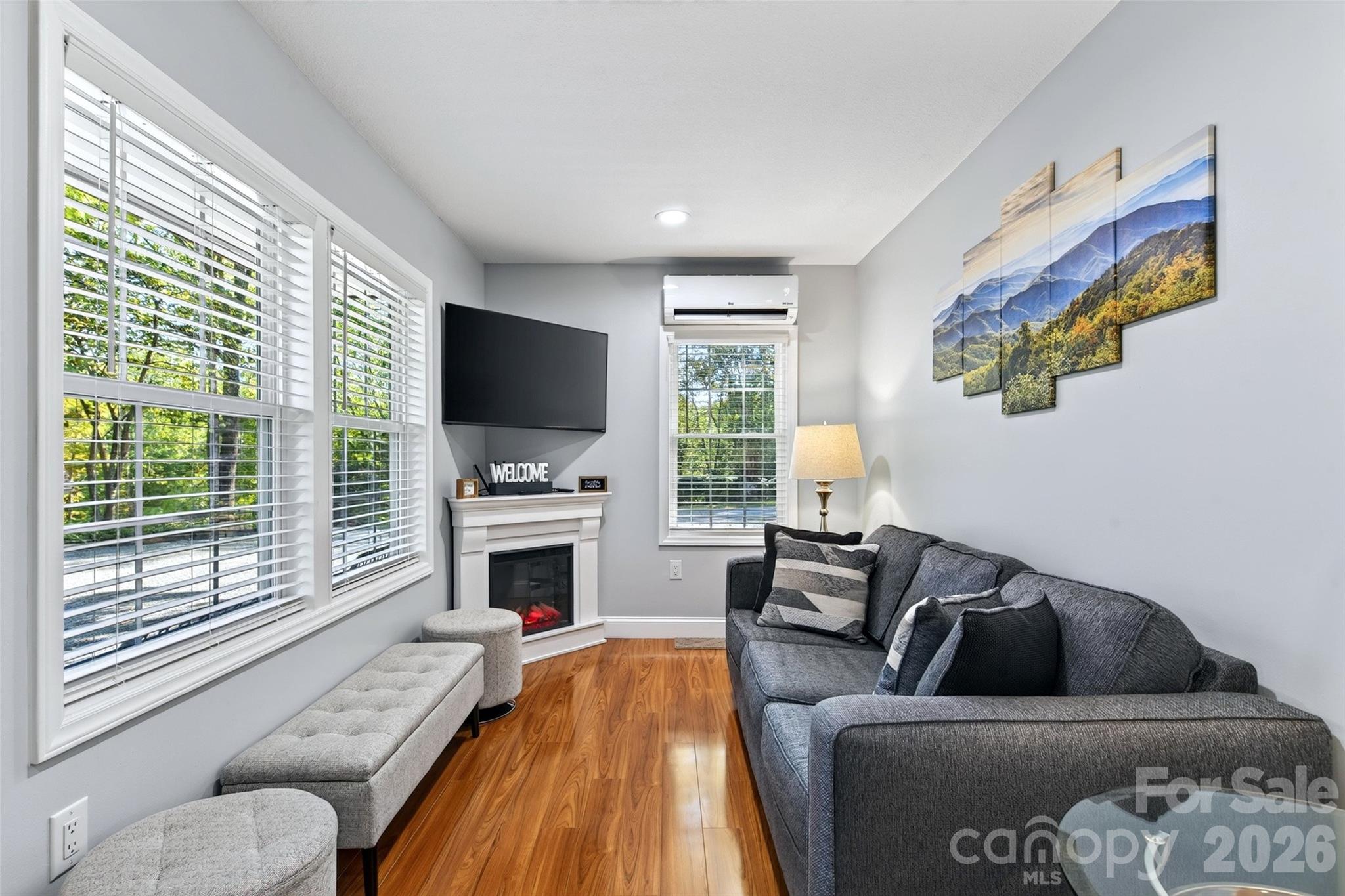Cottage living area - 337 & 345 Avery Creek Road, Arden
