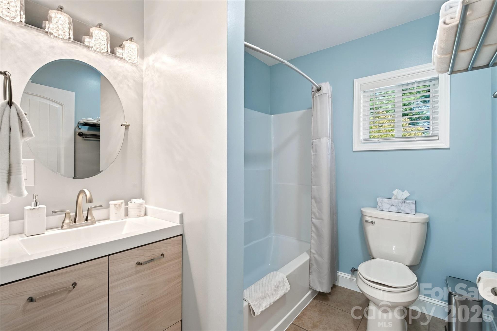 Bathroom in Cottage - 337 & 345 Avery Creek Road, Arden