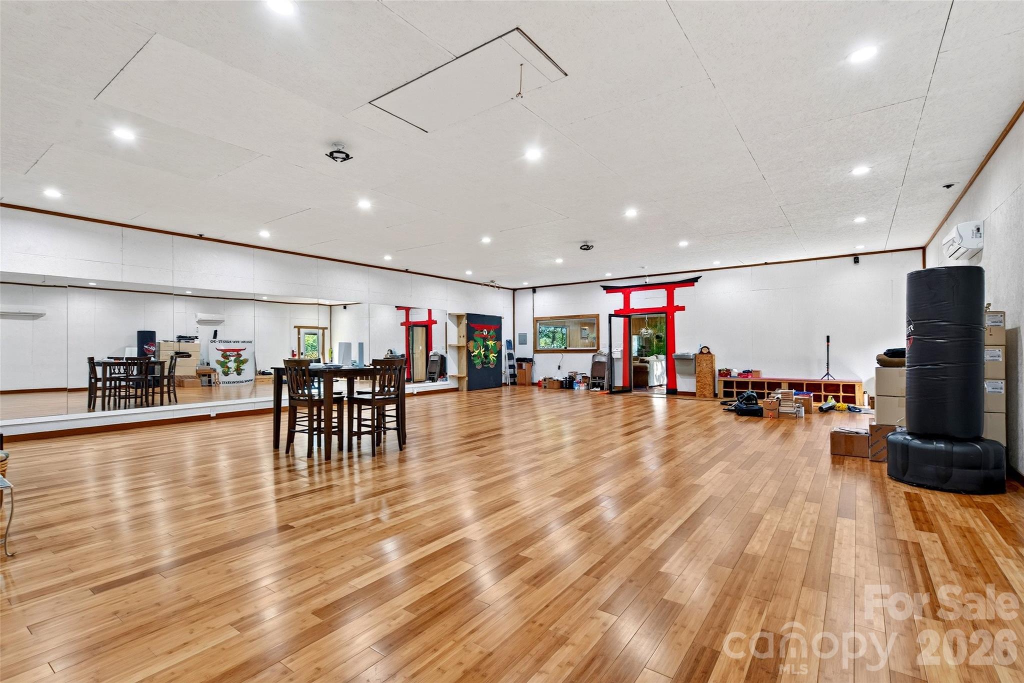 Studio with bamboo floors - 337 & 345 Avery Creek Road, Arden