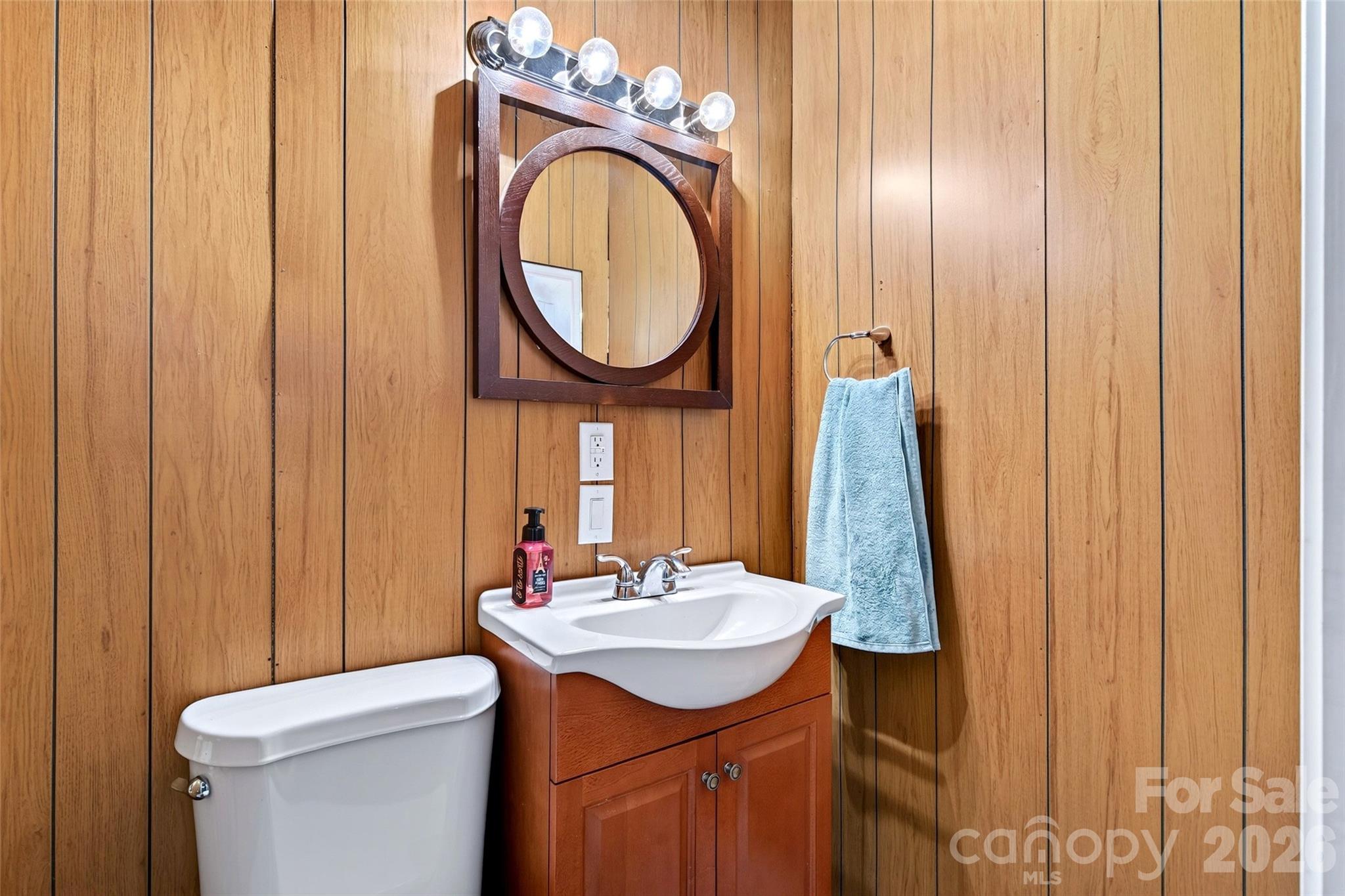 Bathroom in Studio - 337 & 345 Avery Creek Road, Arden