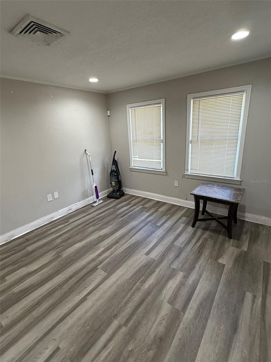 Single Family Residence at 4915 W BARTLETT DR, TAMPA, photo 4 of 40