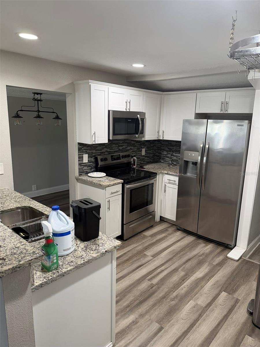 Single Family Residence at 4915 W BARTLETT DR, TAMPA, photo 5 of 40