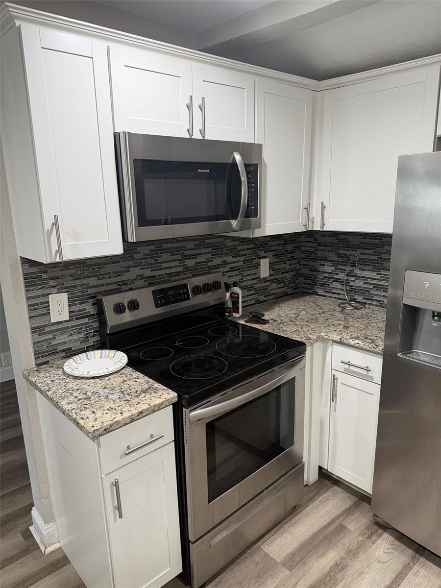 Single Family Residence at 4915 W BARTLETT DR, TAMPA, photo 6 of 40
