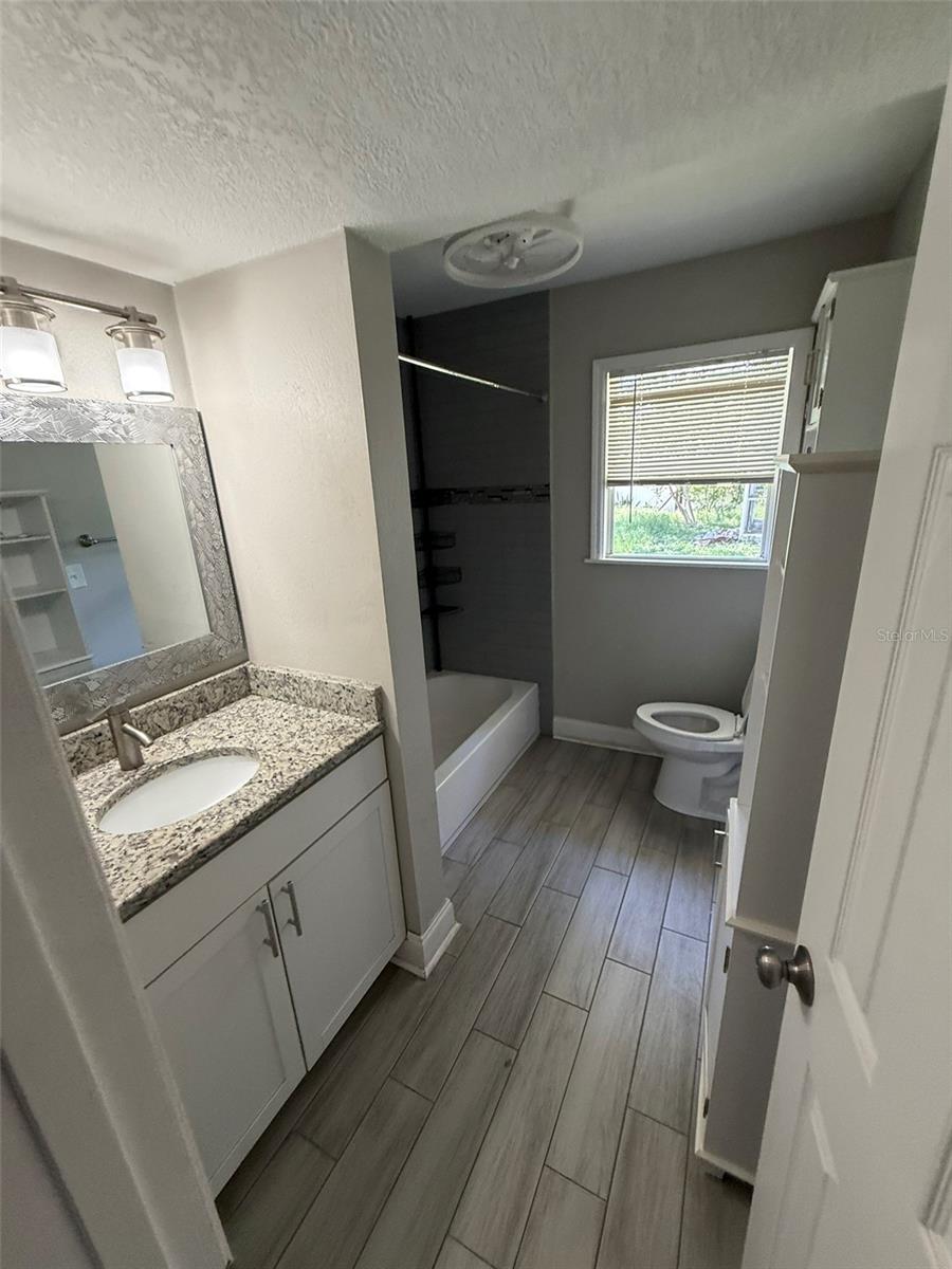 Single Family Residence at 4915 W BARTLETT DR, TAMPA, photo 8 of 40
