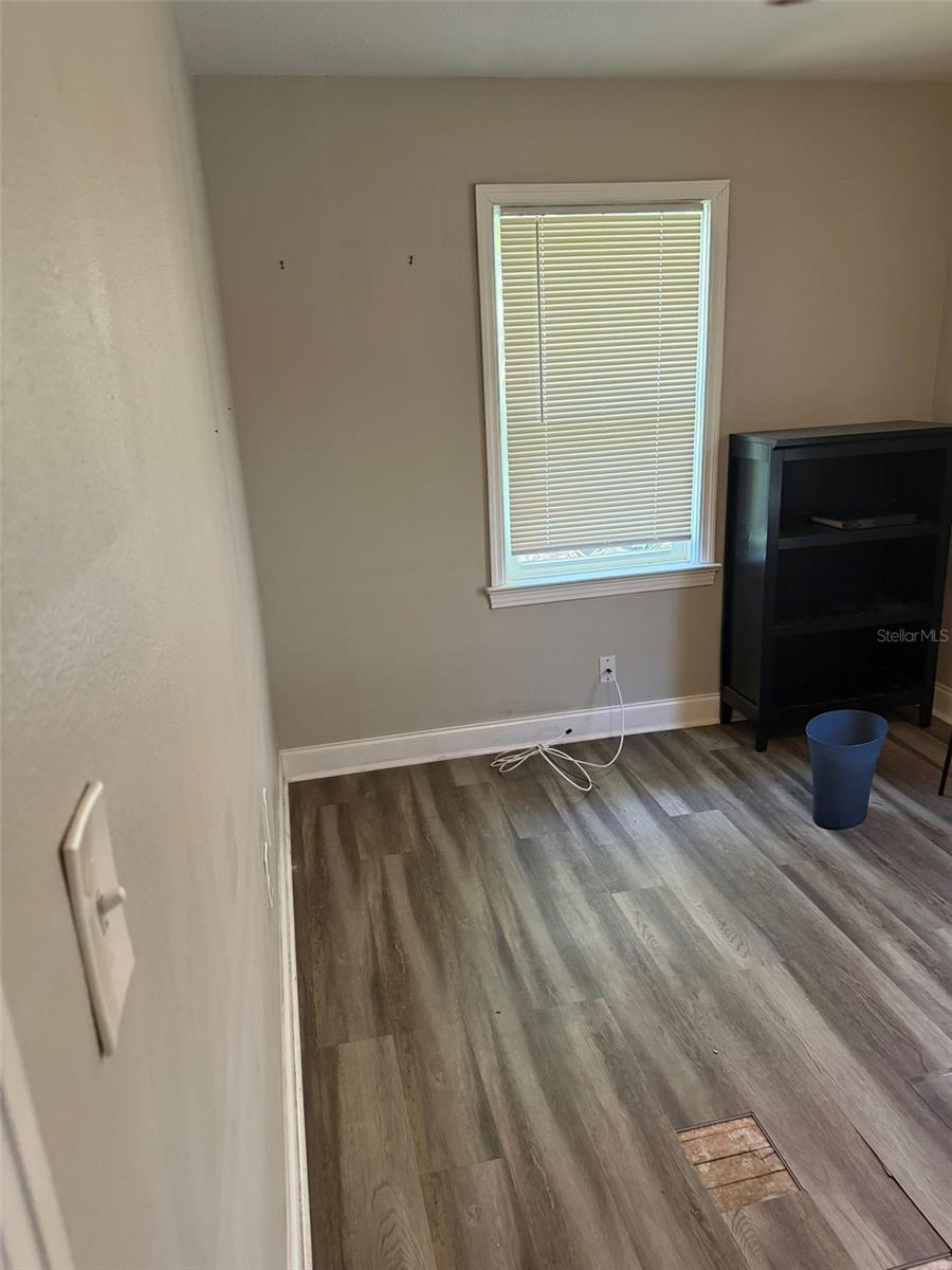 Single Family Residence at 4915 W BARTLETT DR, TAMPA, photo 10 of 40