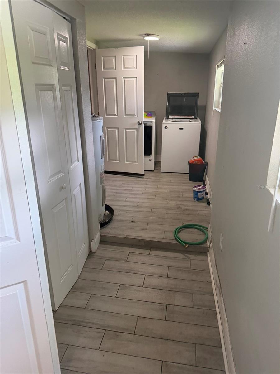 Single Family Residence at 4915 W BARTLETT DR, TAMPA, photo 17 of 40