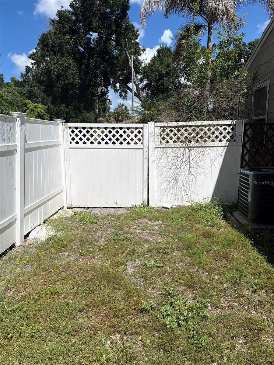 Single Family Residence at 4915 W BARTLETT DR, TAMPA, photo 33 of 40