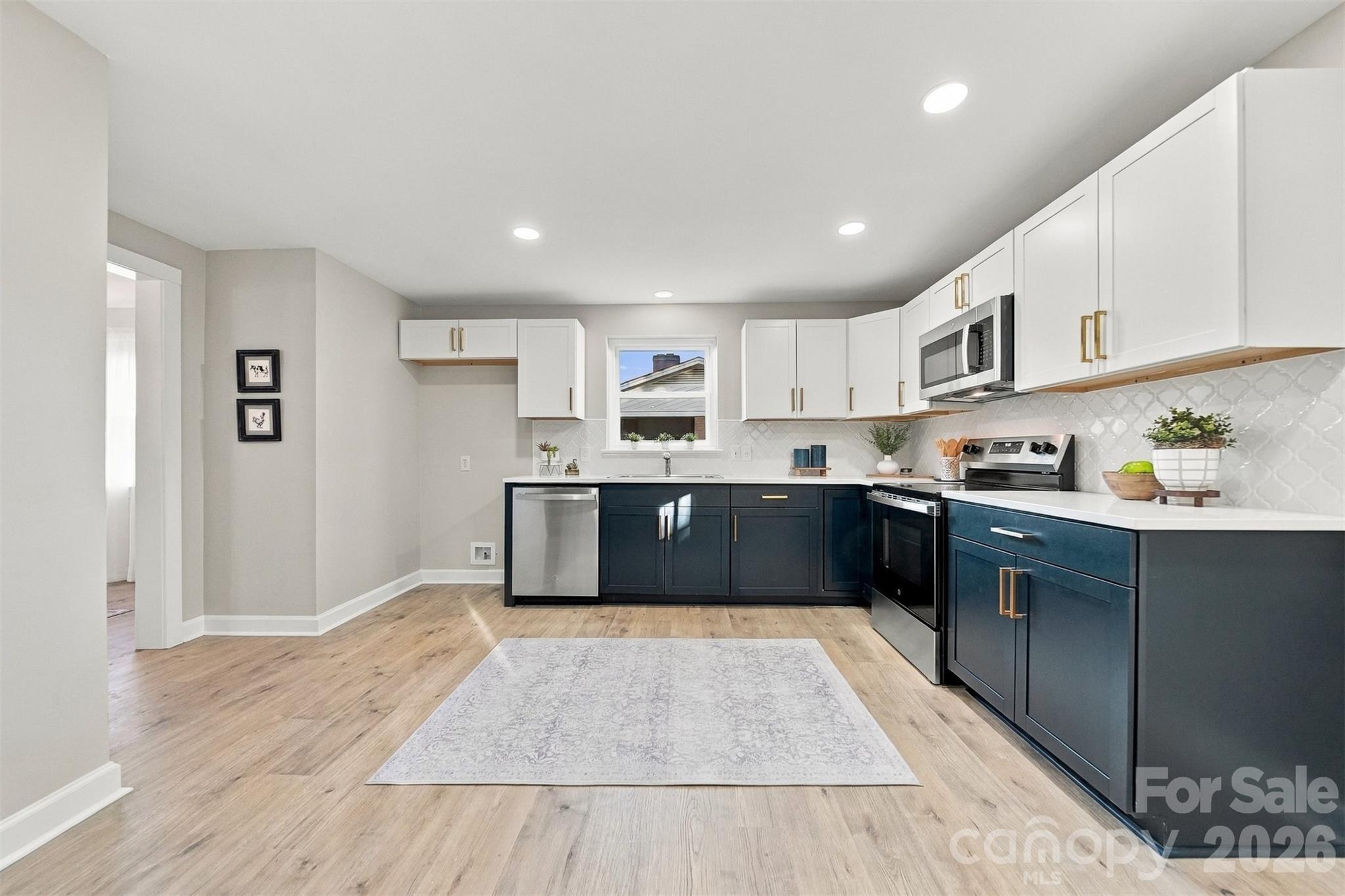 Single Family Residence at 841 7th Street SE, Hickory, photo 5 of 48