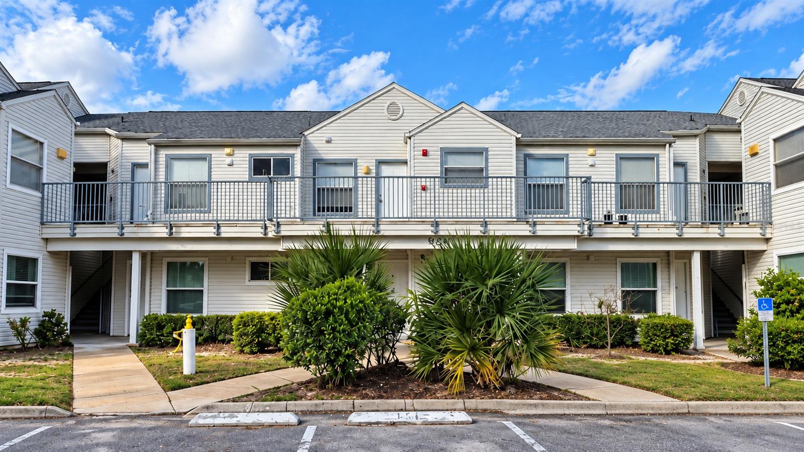 2540 WOODGATE BLVD #203