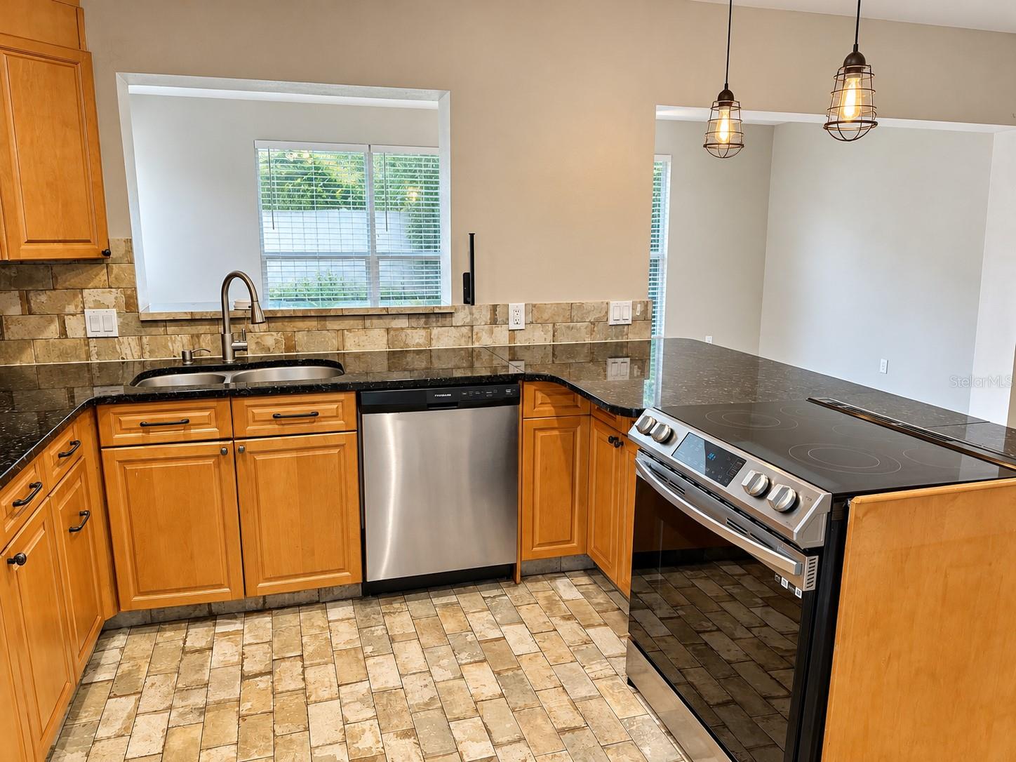 Townhouse at 2063 LOS LOMAS DR, CLEARWATER, photo 5 of 14