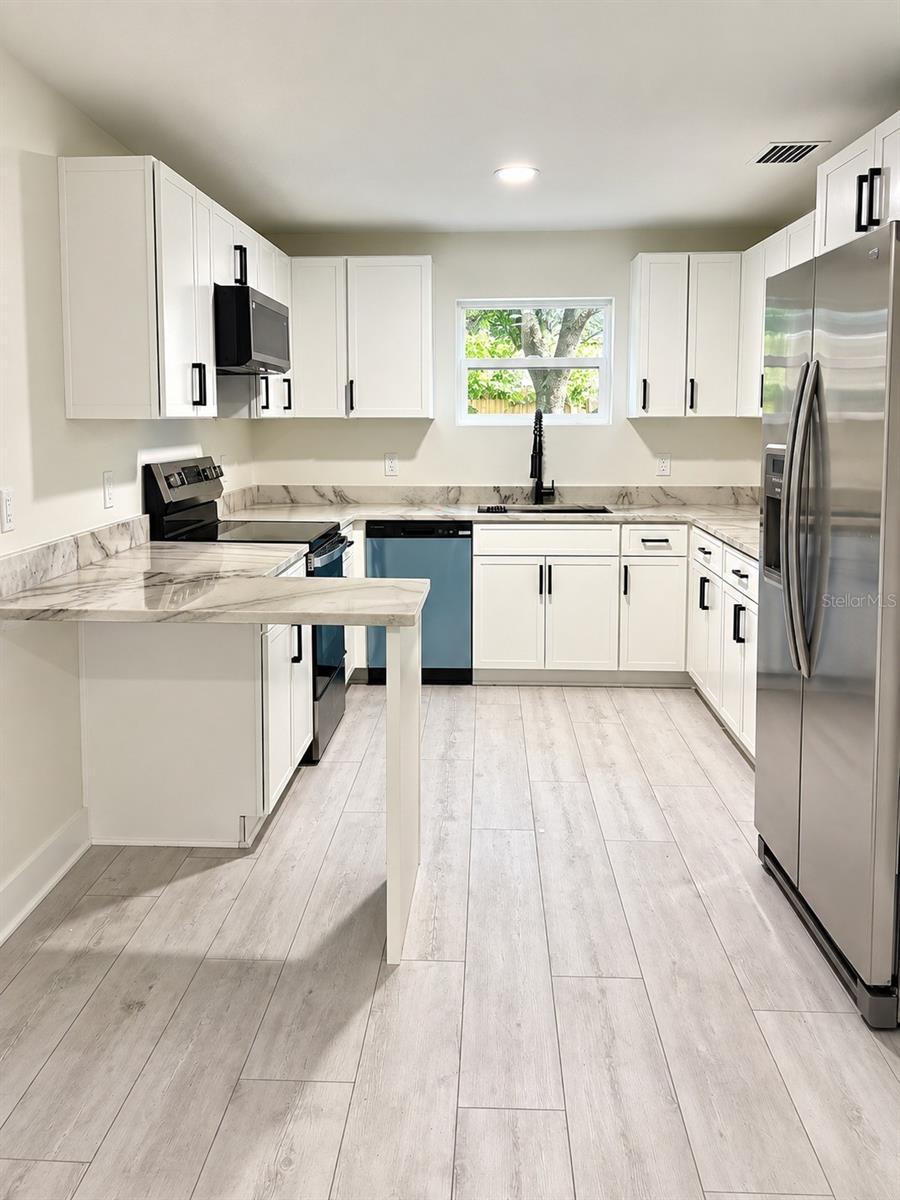 Single Family Residence at 4358 BEDFORD RD, SANFORD, photo 4 of 19