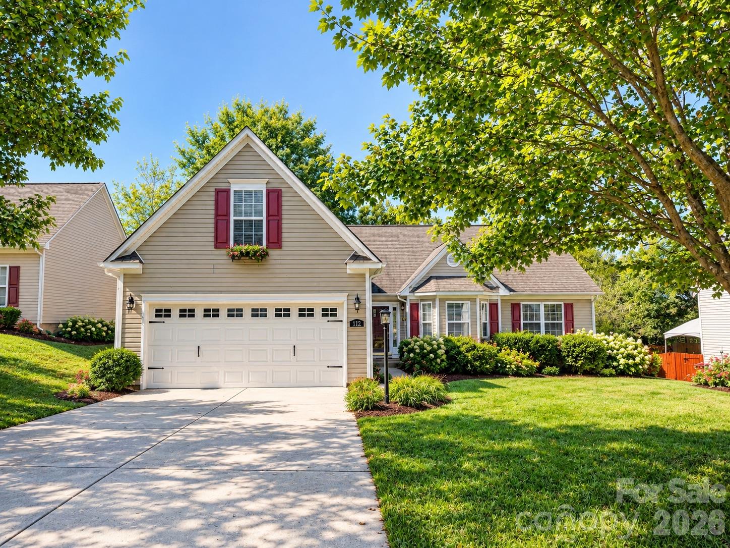 Single Family Residence at 112 Ashton Bluff Circle, Mount Holly, photo 3 of 26