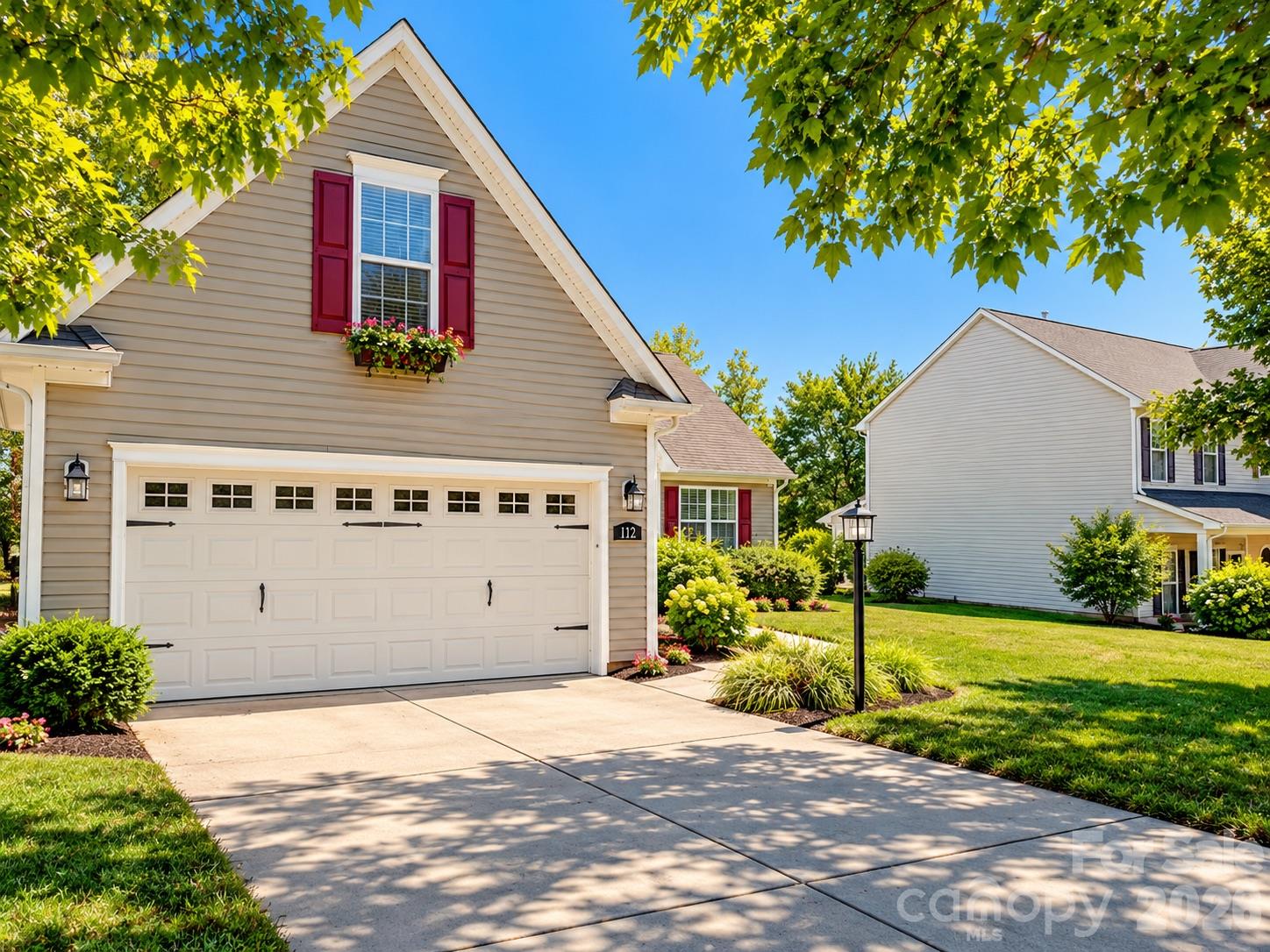 Single Family Residence at 112 Ashton Bluff Circle, Mount Holly, photo 4 of 26