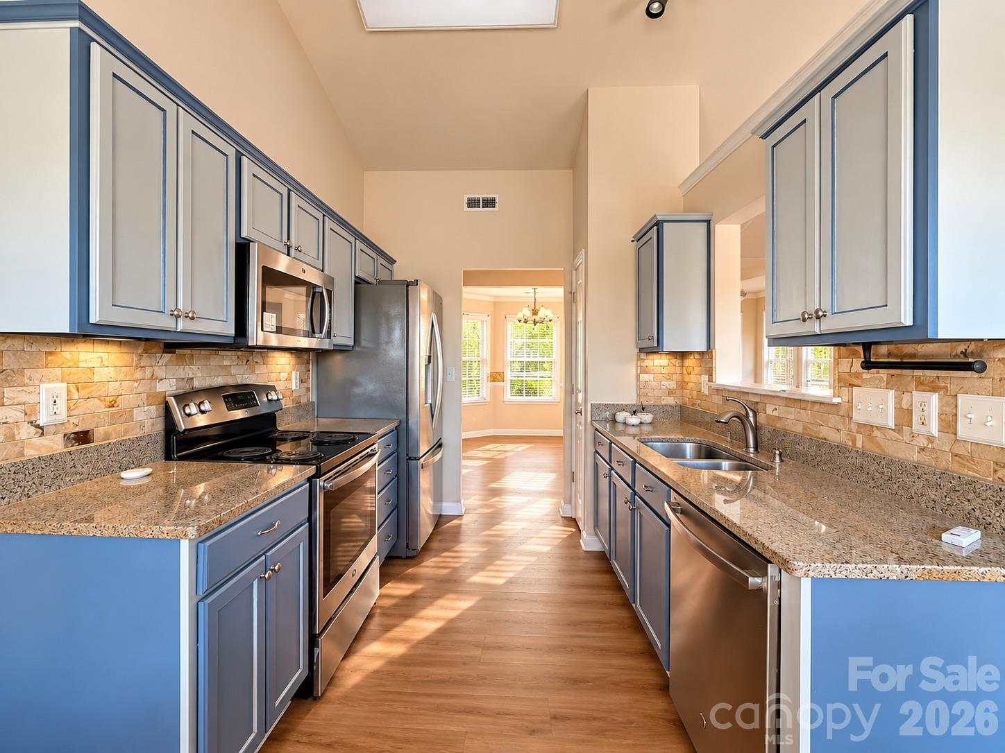 Single Family Residence at 112 Ashton Bluff Circle, Mount Holly, photo 13 of 26
