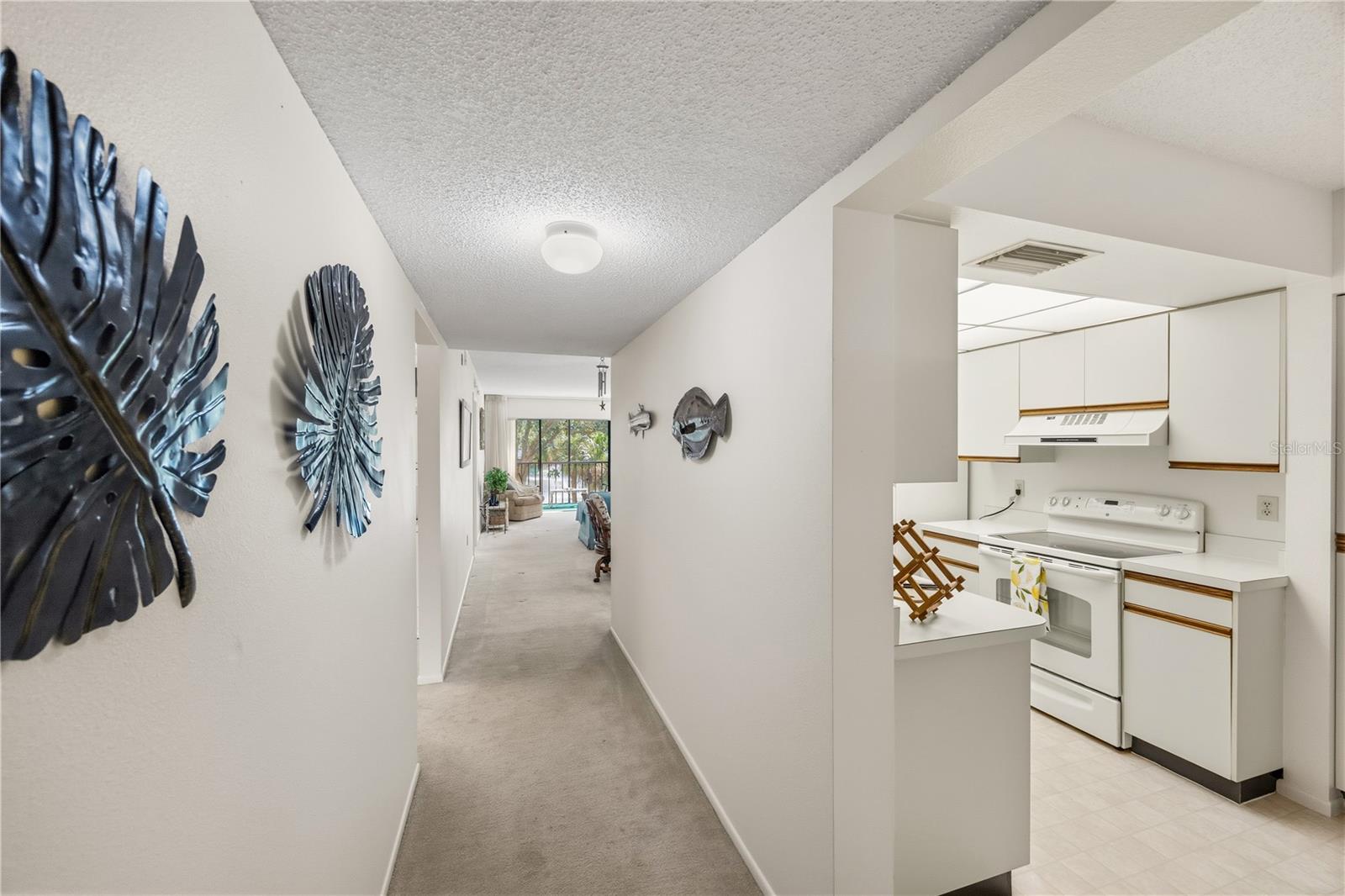 Front Entrance Foyer - 625 30TH AVE W #G204, BRADENTON