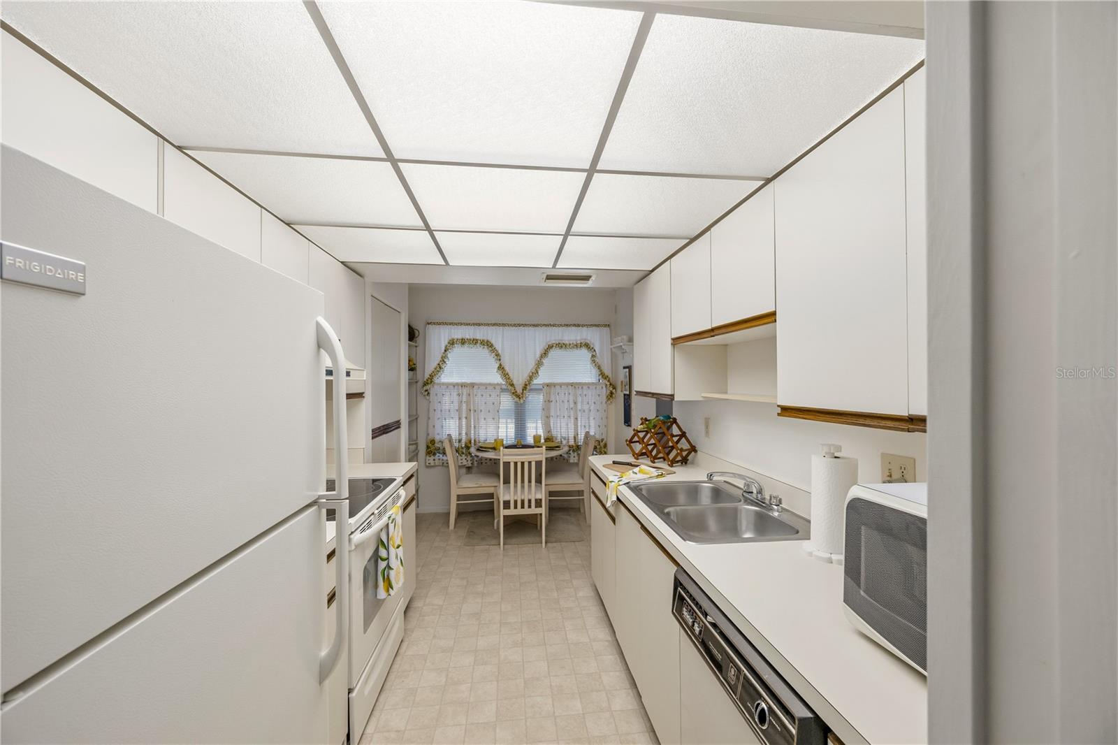 Kitchen - 625 30TH AVE W #G204, BRADENTON