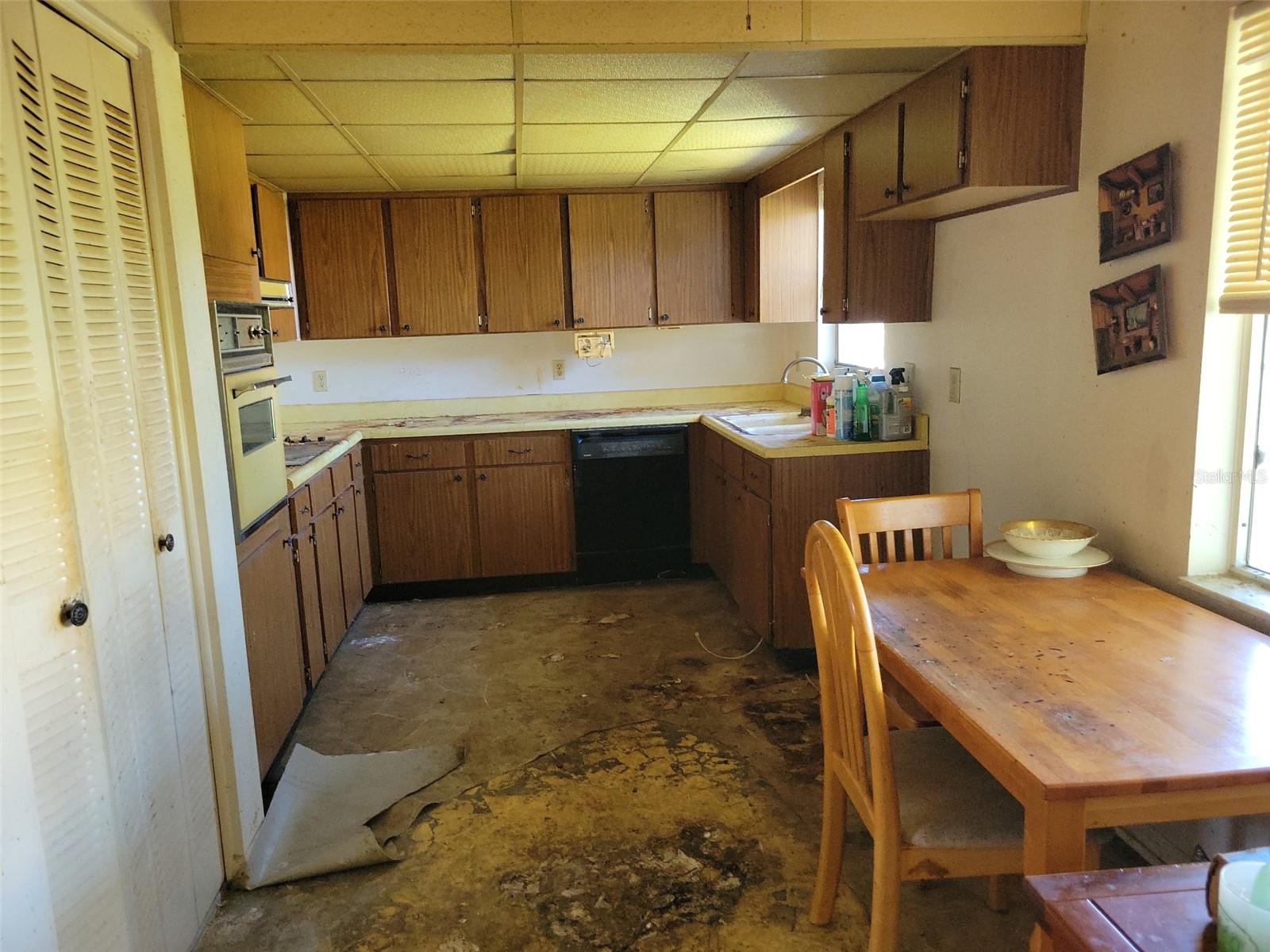 kitchen - 1527 ALLEGHENY DR, SUN CITY CENTER