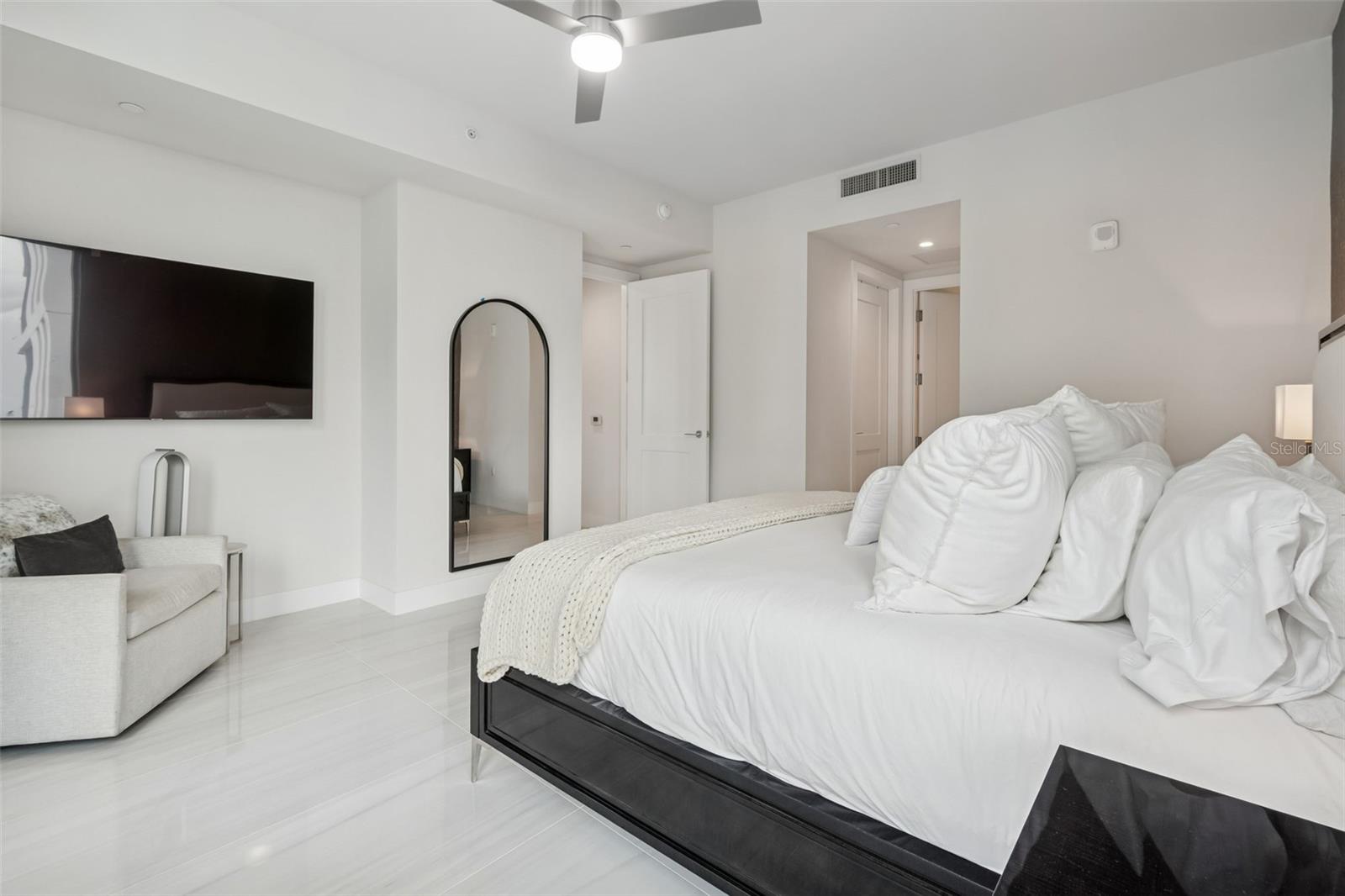 Primary suite - 301 1ST ST S #1007, ST PETERSBURG