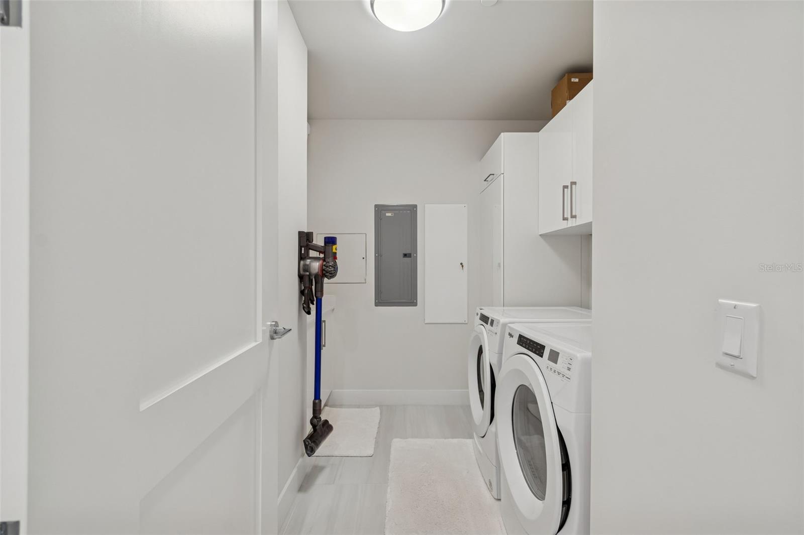Whirlpool washer&dryer - 301 1ST ST S #1007, ST PETERSBURG