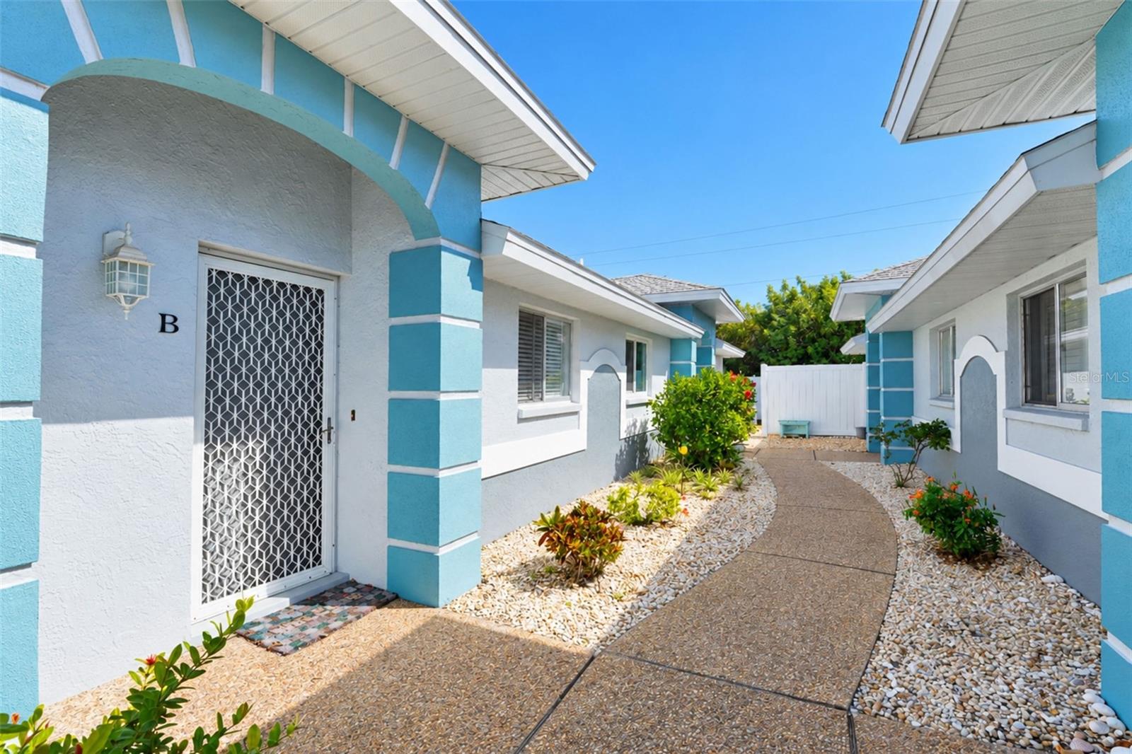Welcome home to your new condo & lifestyle! - 6468 HAMLET DR #B, ENGLEWOOD