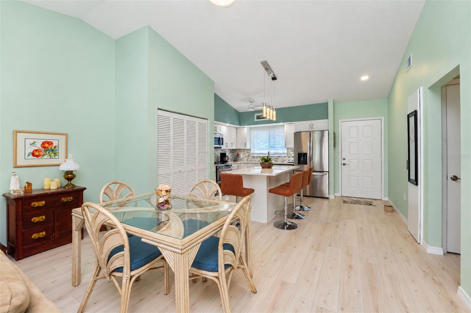 The dining area looking into the kitchen. - 6468 HAMLET DR #B, ENGLEWOOD