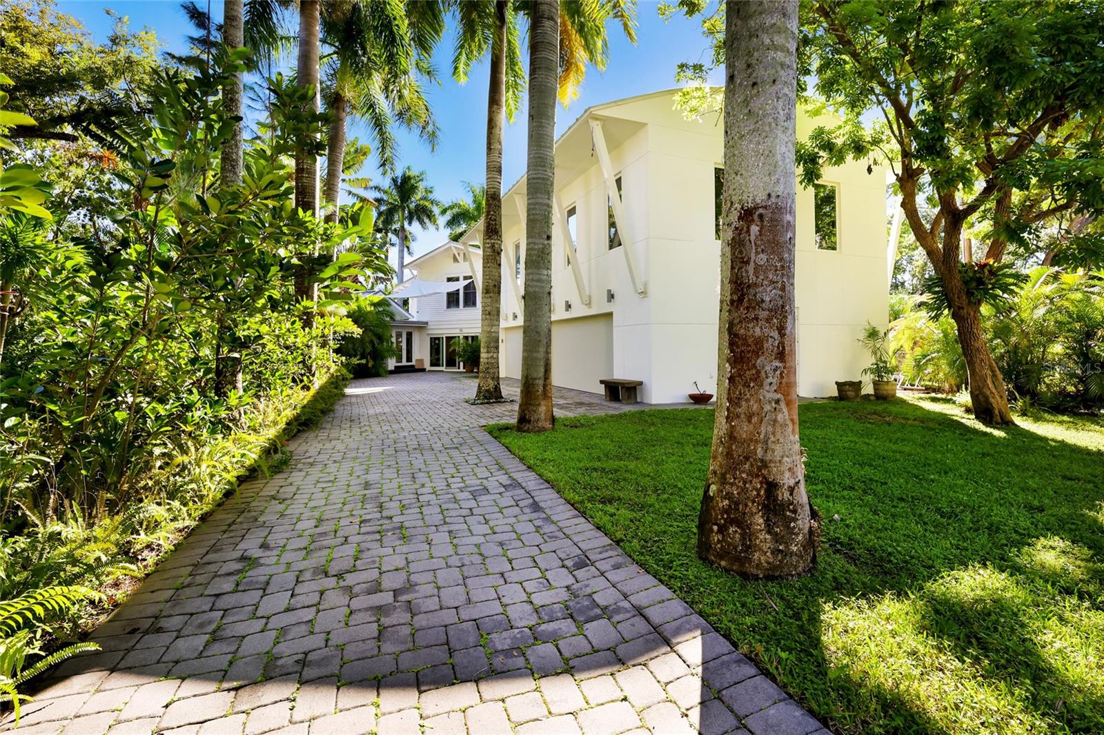 Single Family Residence at 2813 RIVERVIEW BLVD, BRADENTON, photo 5 of 73