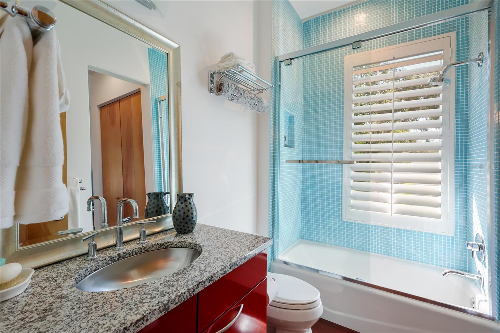 Upstairs Bathroom - 2813 RIVERVIEW BLVD, BRADENTON