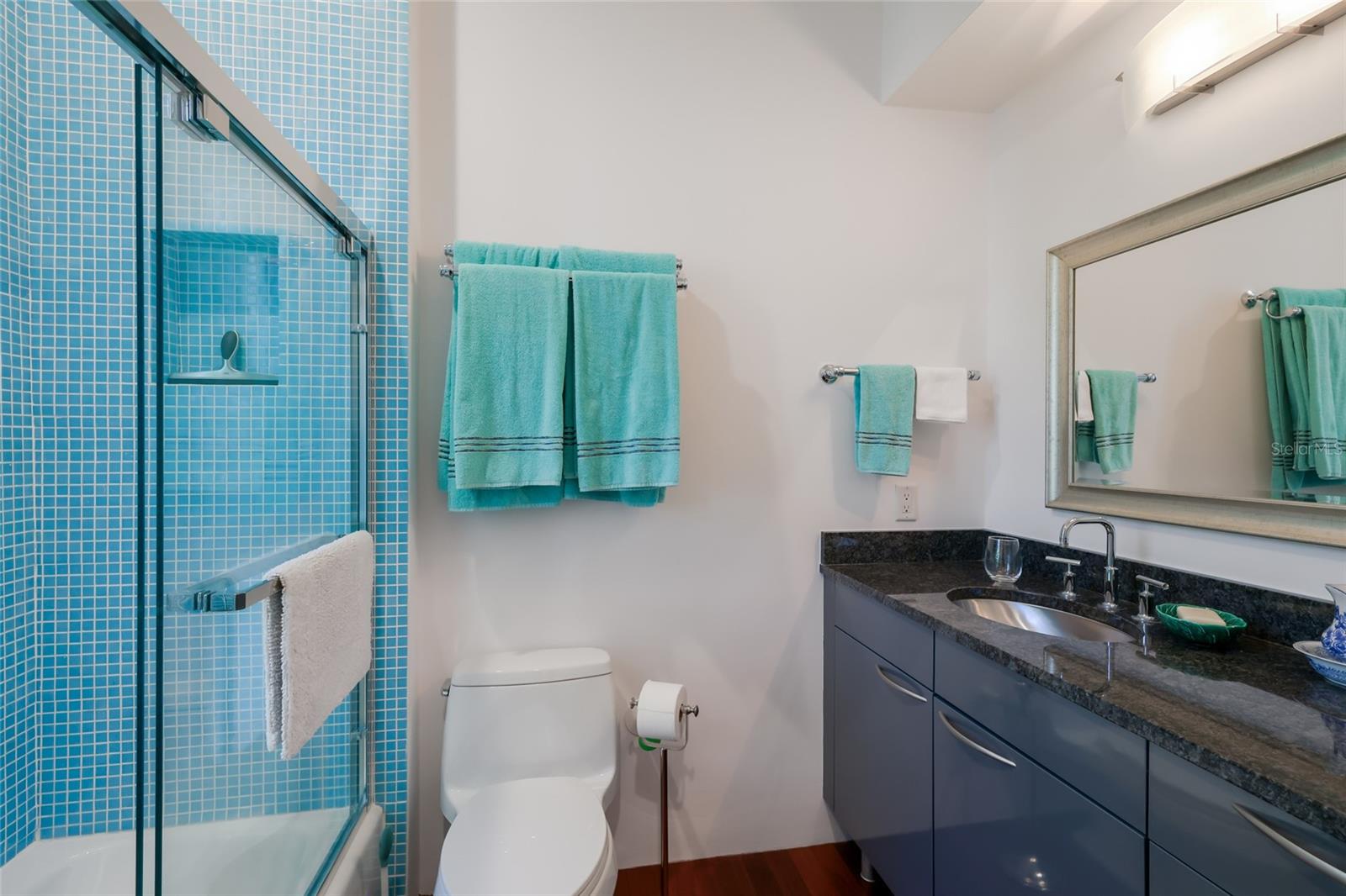 Ensuite Bathroom for upstairs bedroom - 2813 RIVERVIEW BLVD, BRADENTON