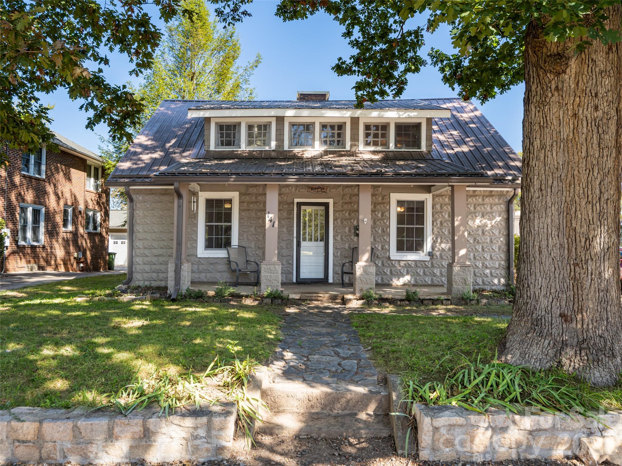 Single Family Residence at 141 Reed Street, Asheville, photo 2 of 38